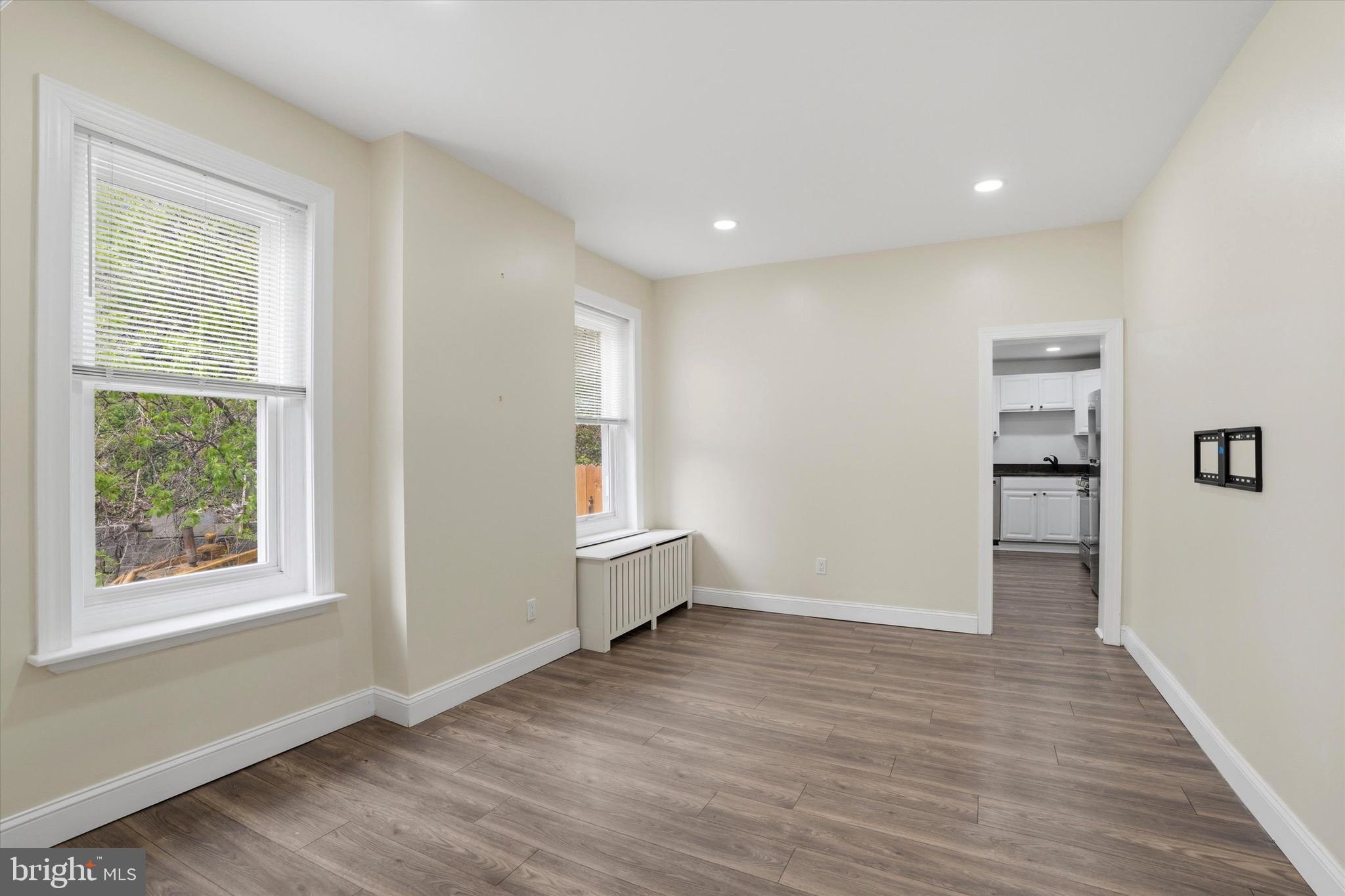 ROXBOROUGH - Residential