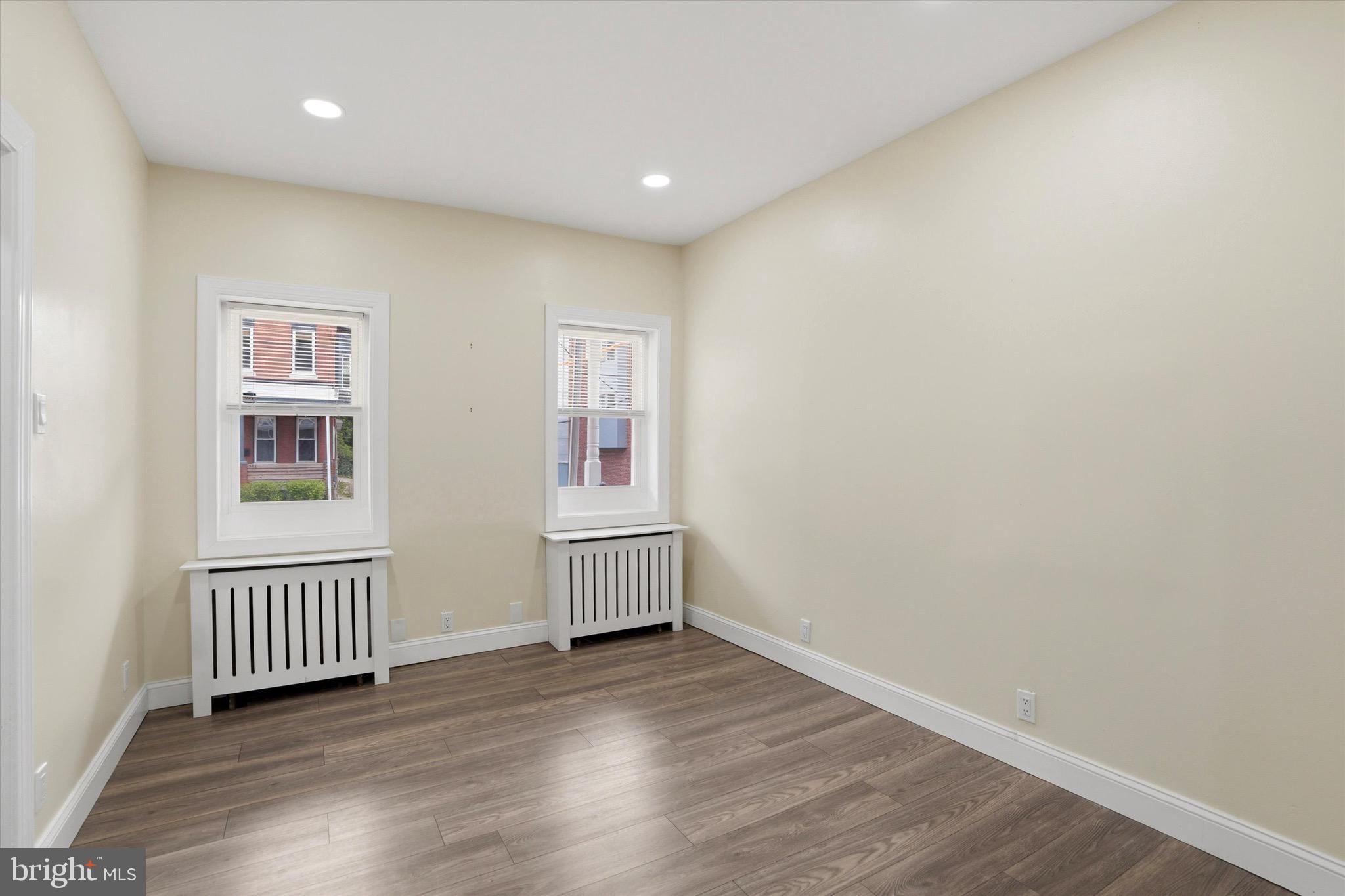 ROXBOROUGH - Residential