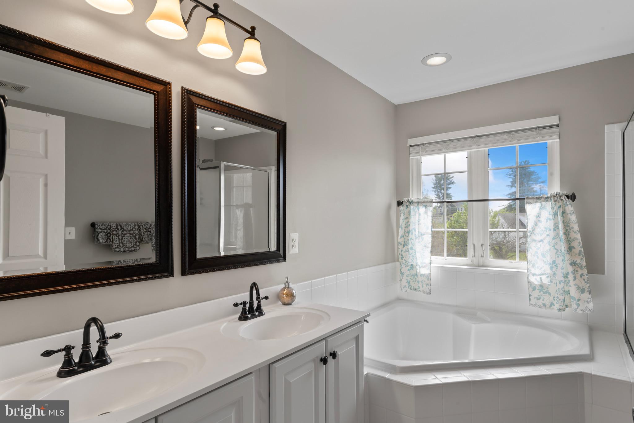 KINGSRIDGE ESTATES - Residential