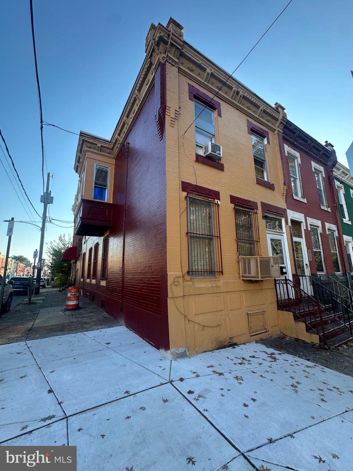 900 W CAMBRIA STREET