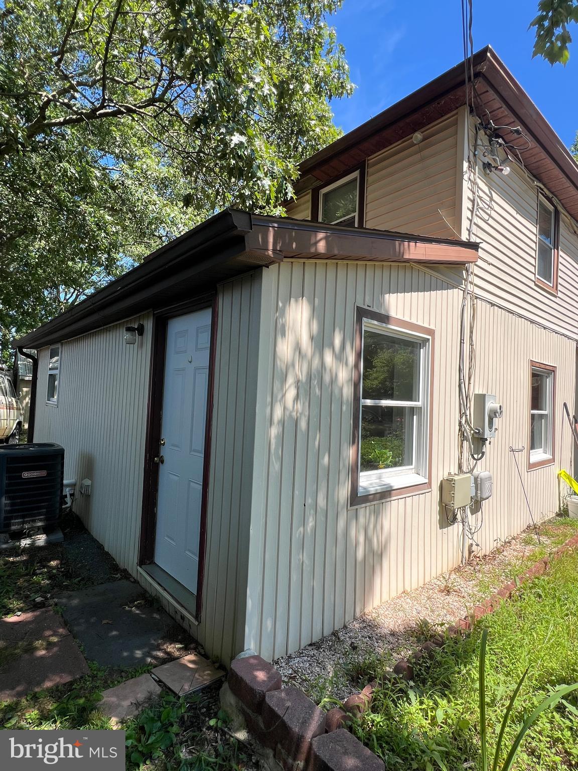 DEALE - Residential Lease