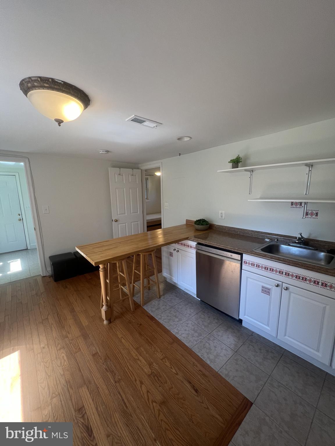 DEALE - Residential Lease