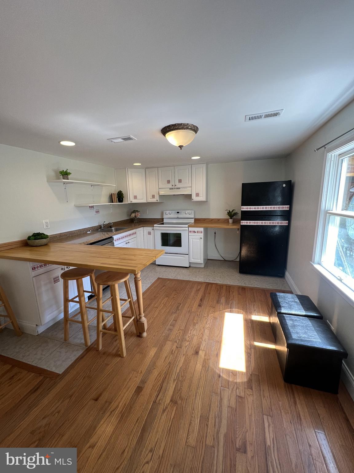 DEALE - Residential Lease