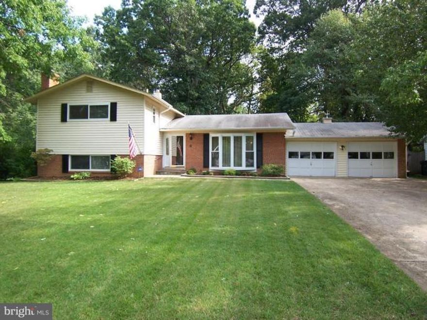 Well maintained home in historic Mt. Vernon area of Alexandria.  Eat-in kitchen w/granite countertops, cherry cabinets, stainless steel energy star rated appliances, porcelain floors.  Hardwoods main & upper lvls.  Deck w/hot tub & gazebo.  2 car garage.  Convenient to Ft. Belvoir, Old Town, FFX CTY PKY.  Pets case by case.