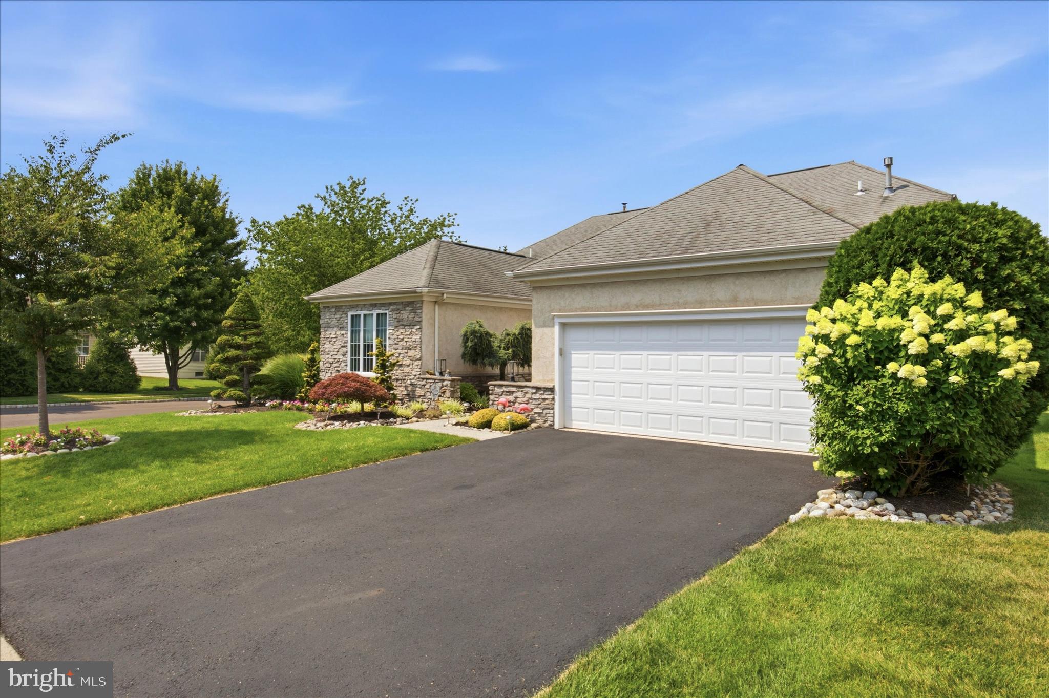 937 LAURENS LANE