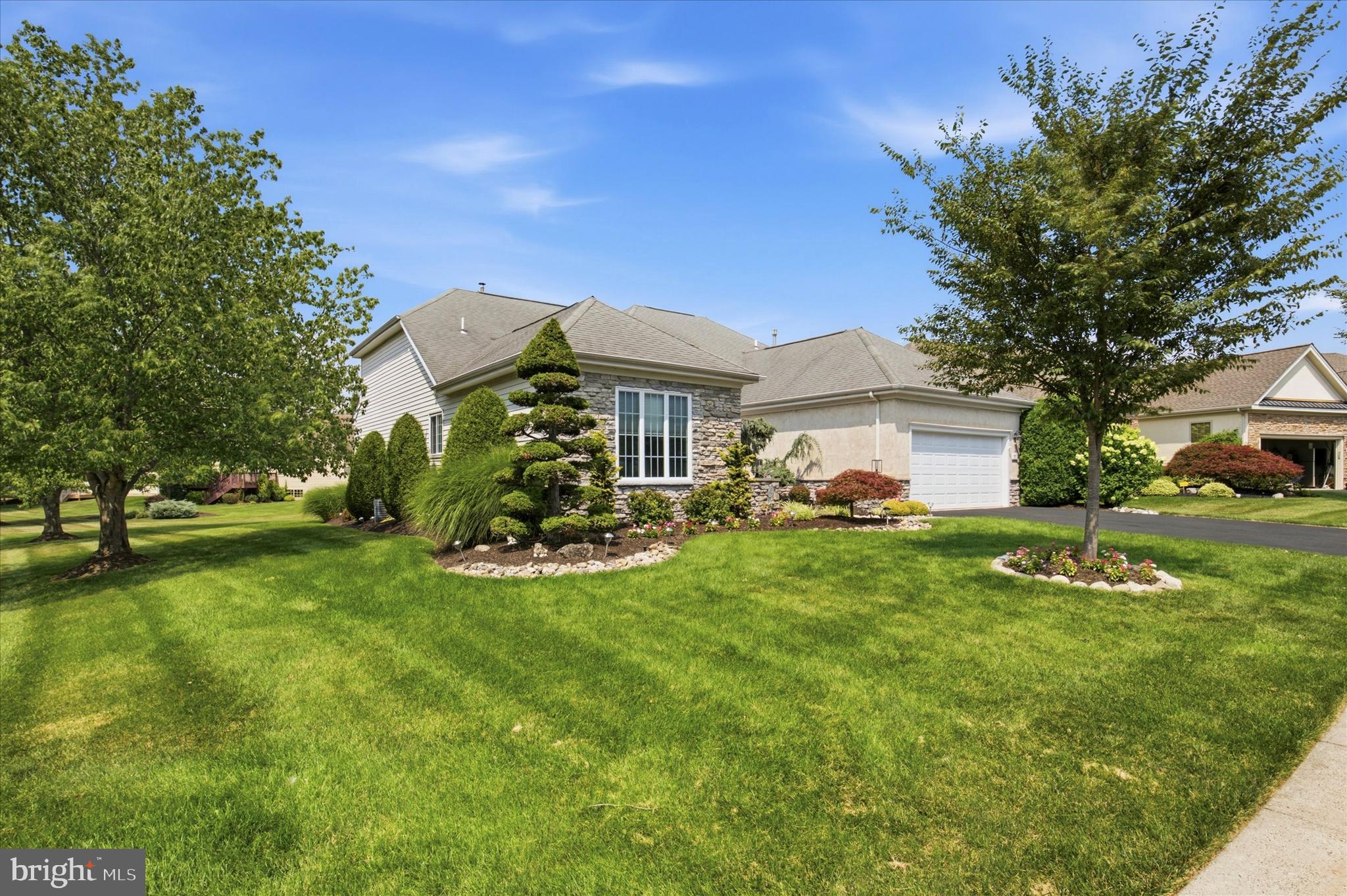 937 LAURENS LANE