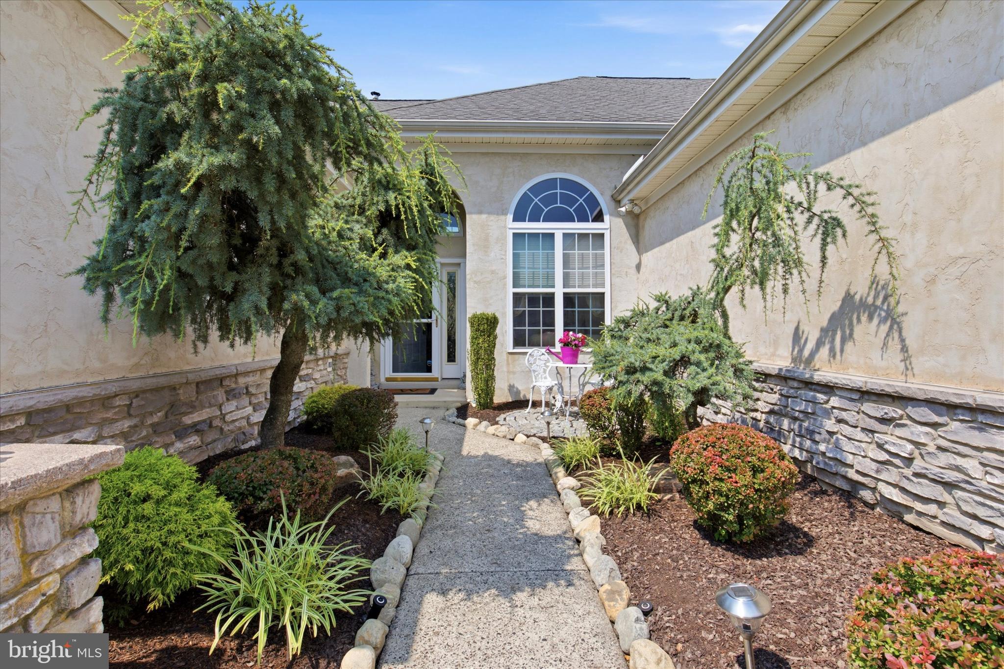 937 LAURENS LANE