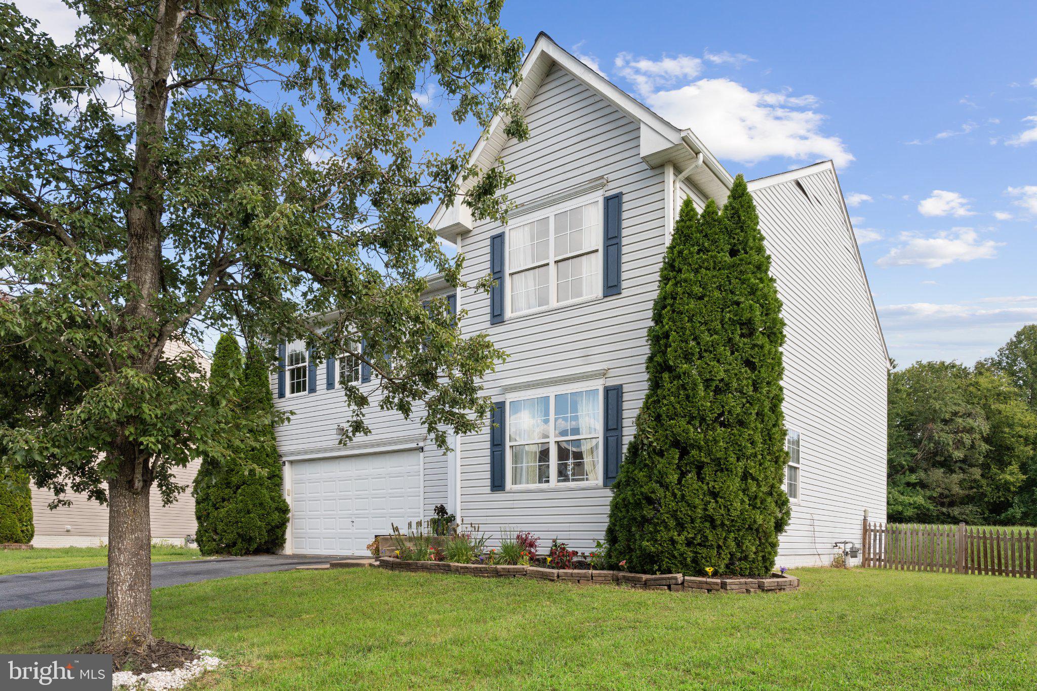 859 WOODCREST LOOP