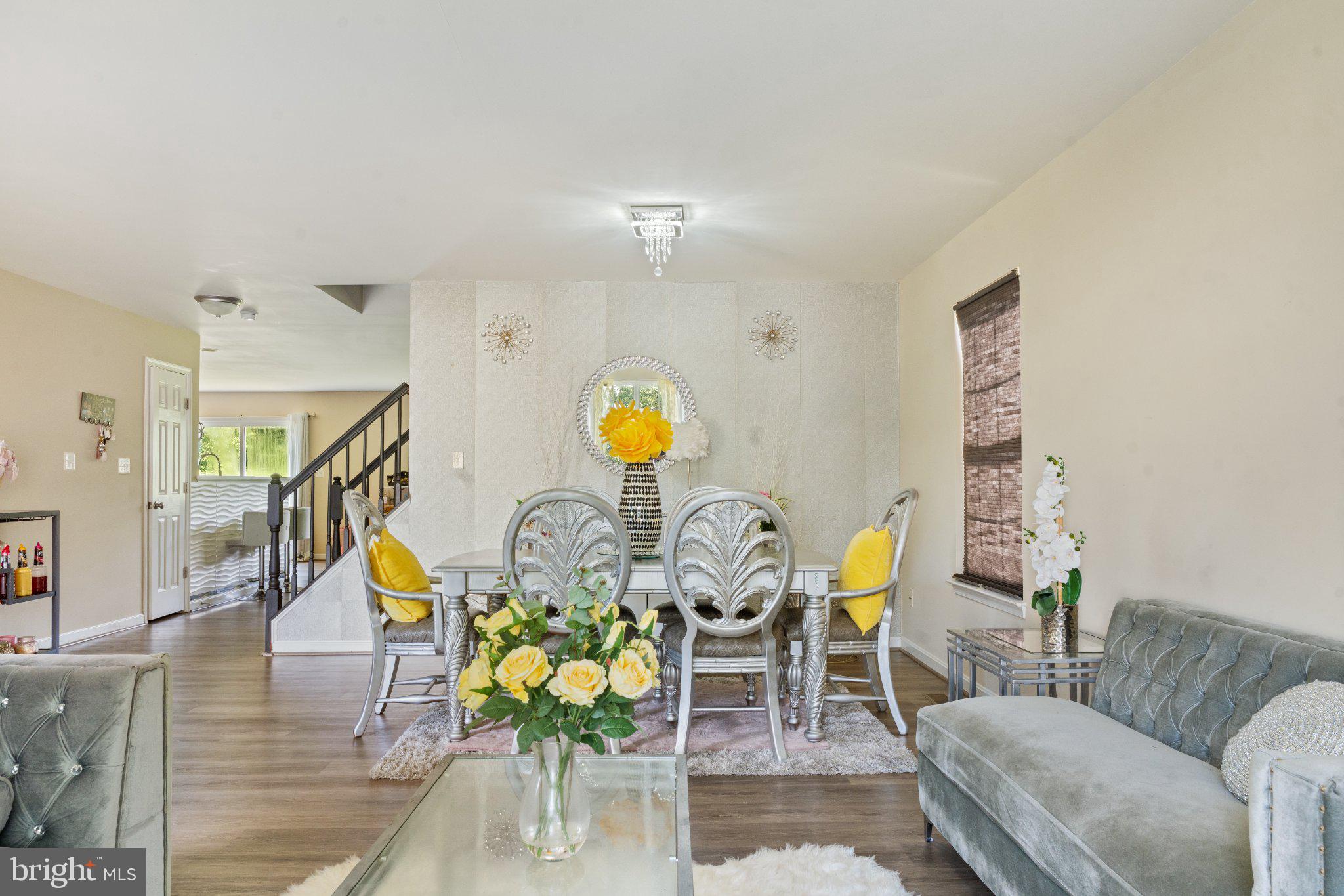 859 WOODCREST LOOP