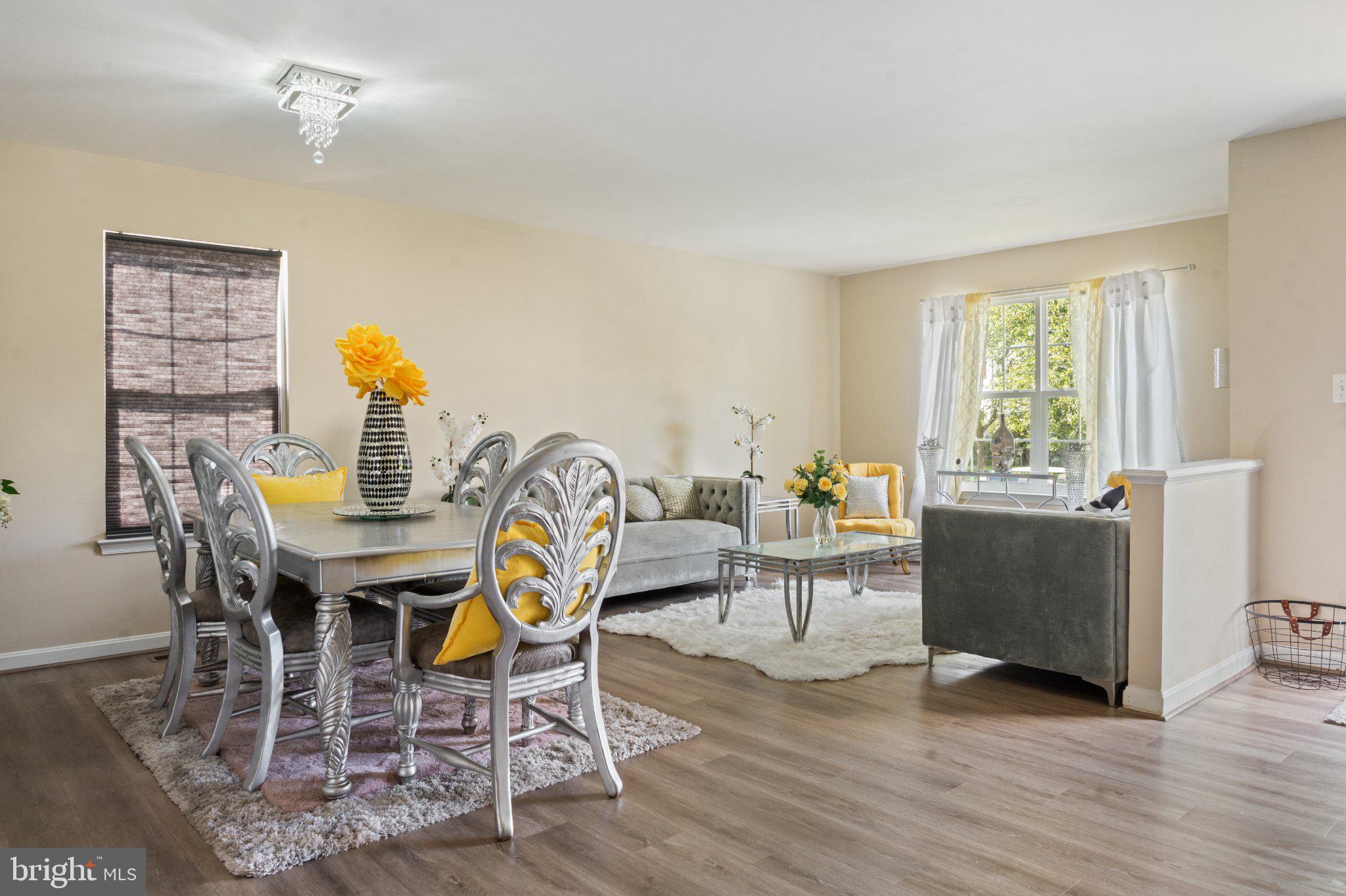 859 WOODCREST LOOP