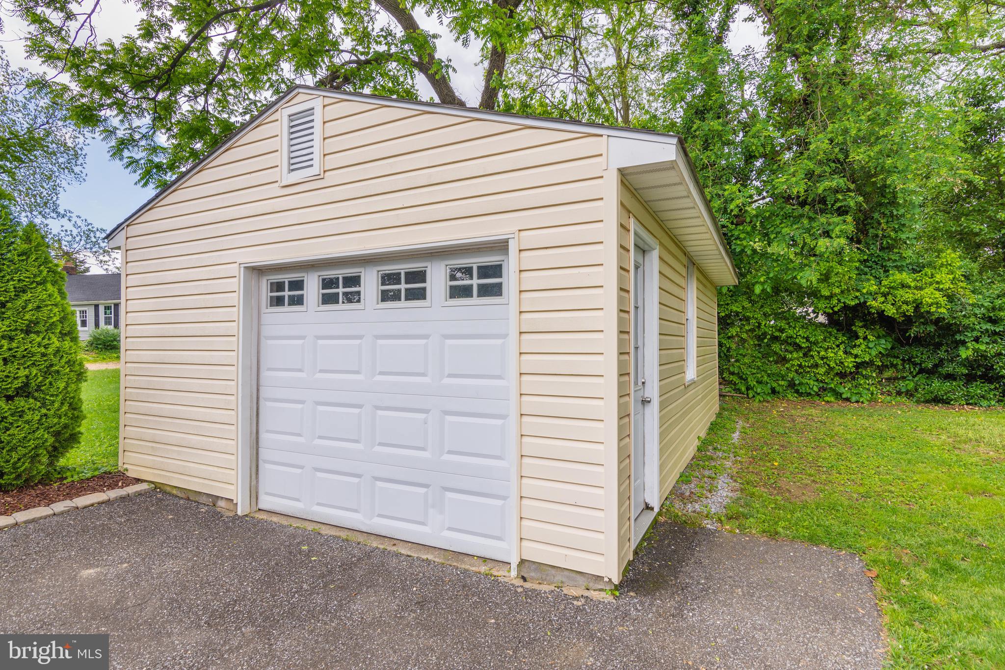 COLONY HILLS - Residential Lease