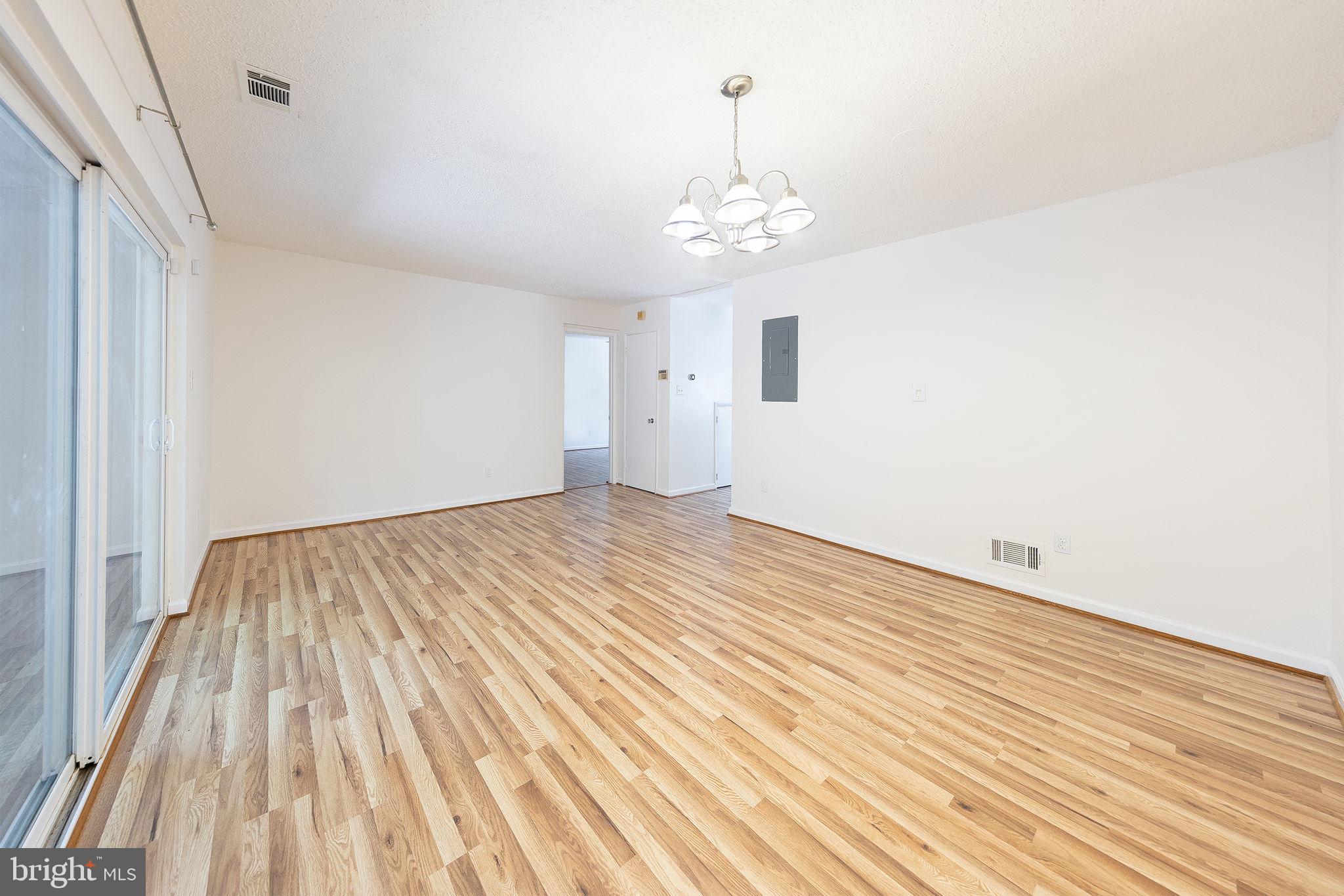 RESTON - Residential Lease