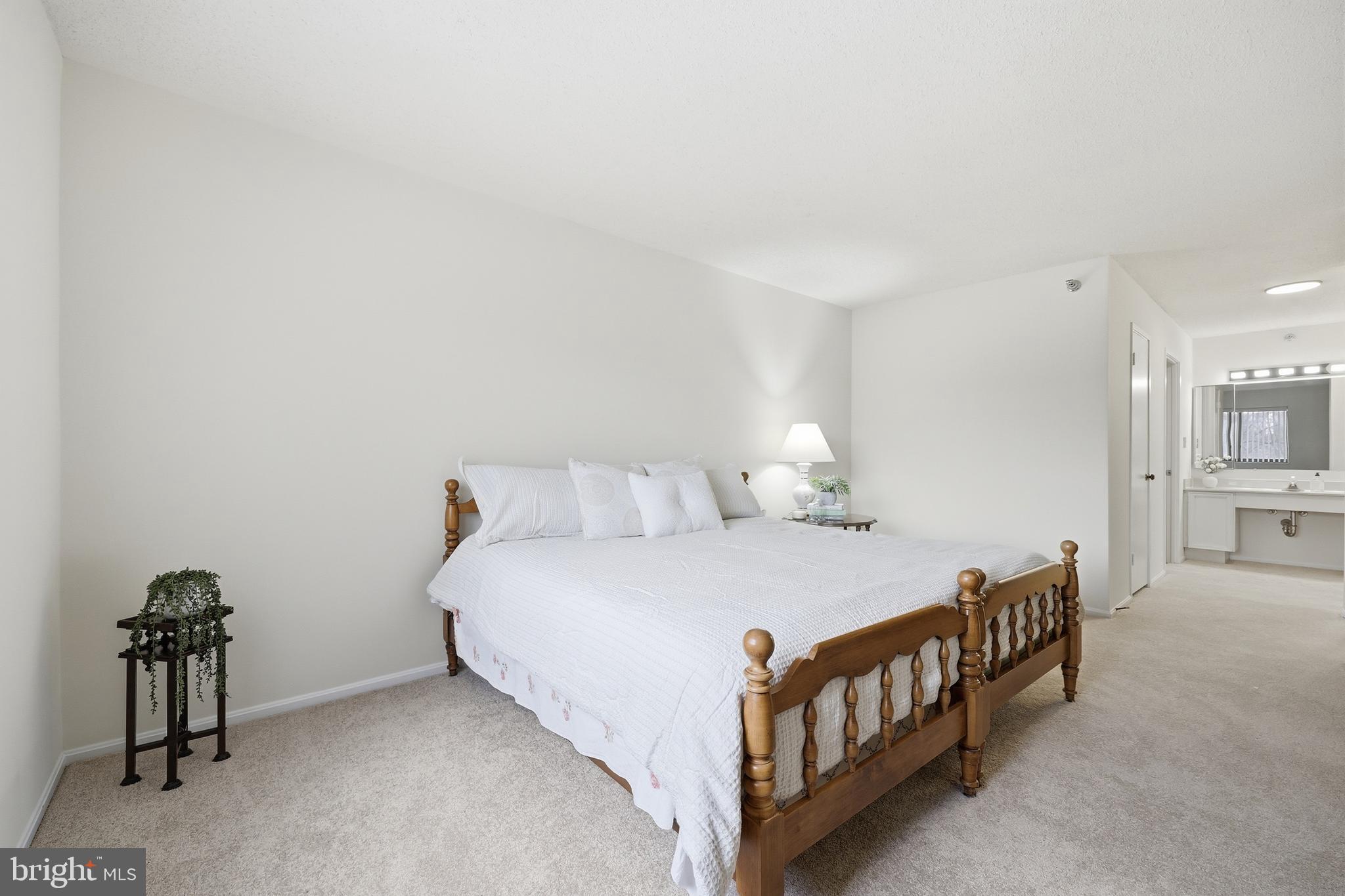 LEISURE WORLD - Residential