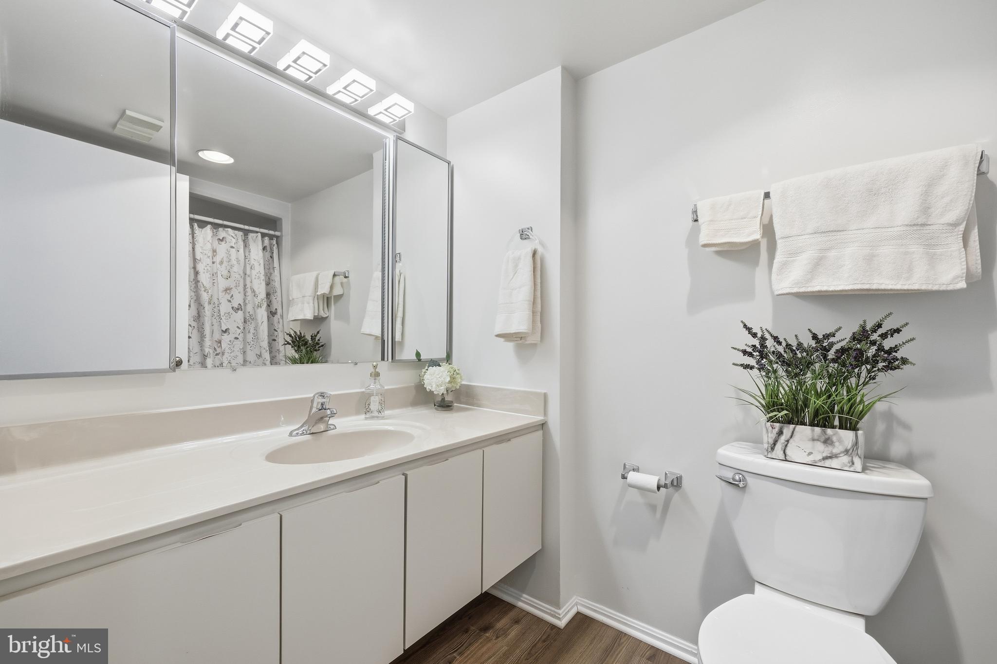 LEISURE WORLD - Residential