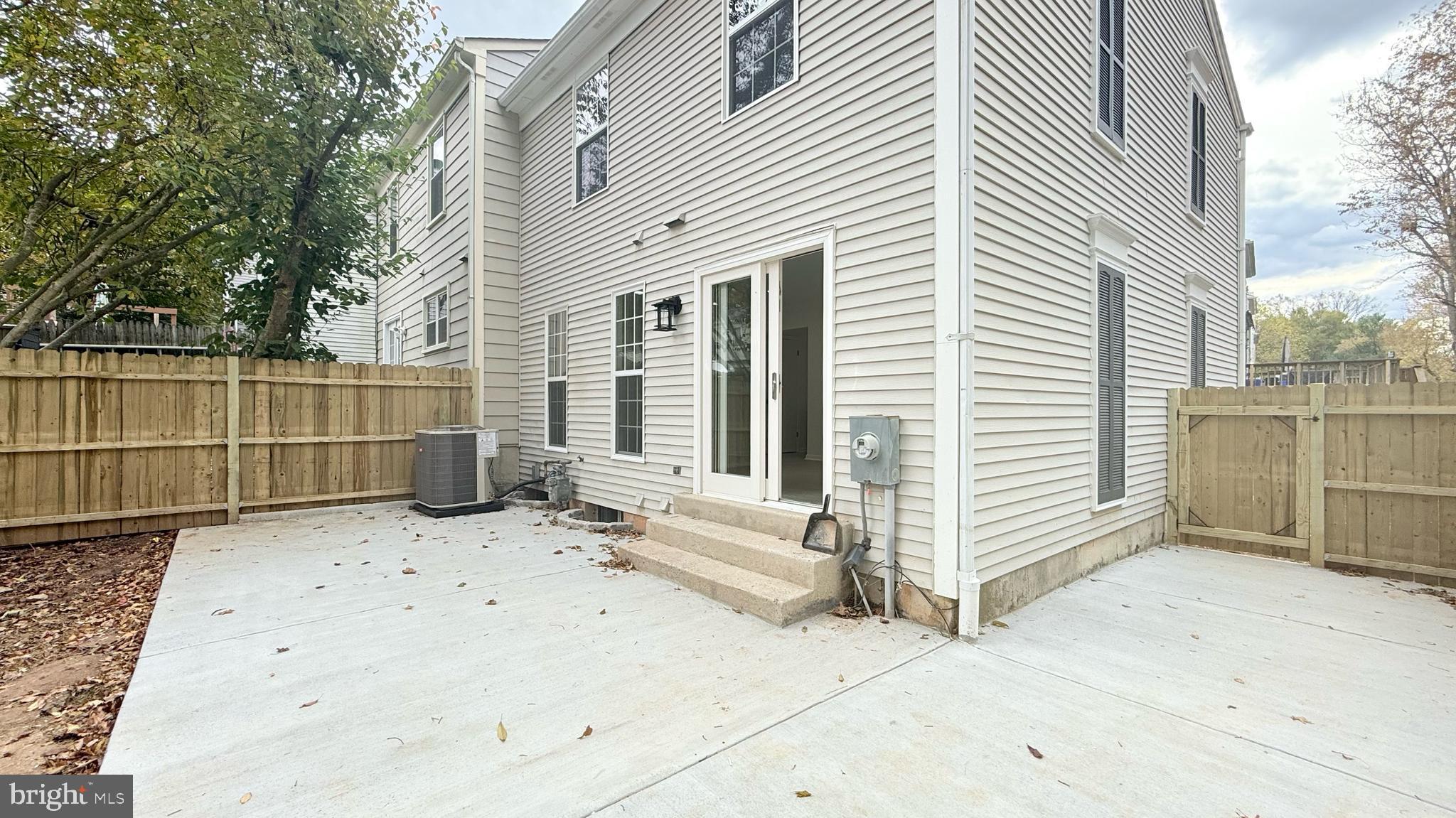 CASHELL MANOR - Residential Lease