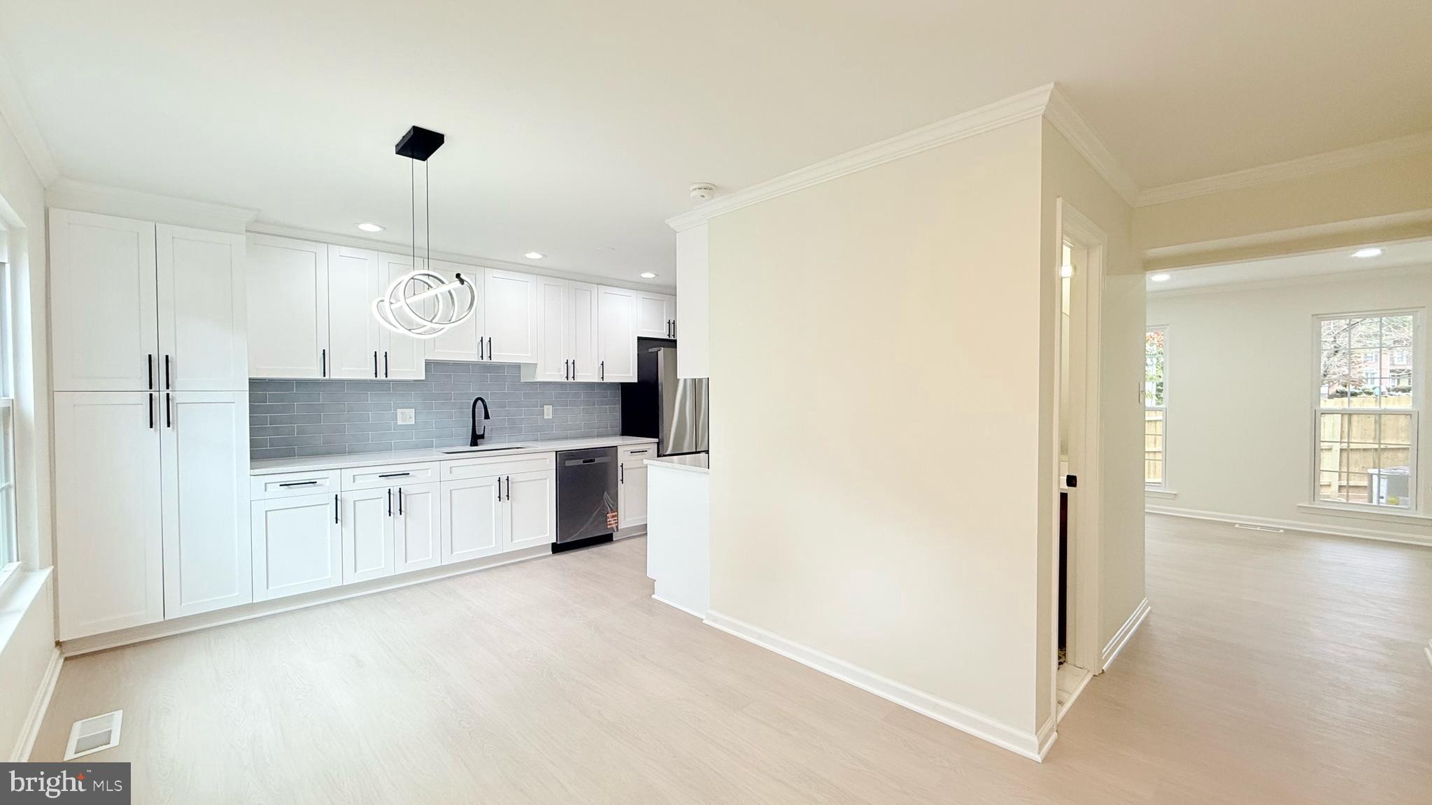 CASHELL MANOR - Residential Lease