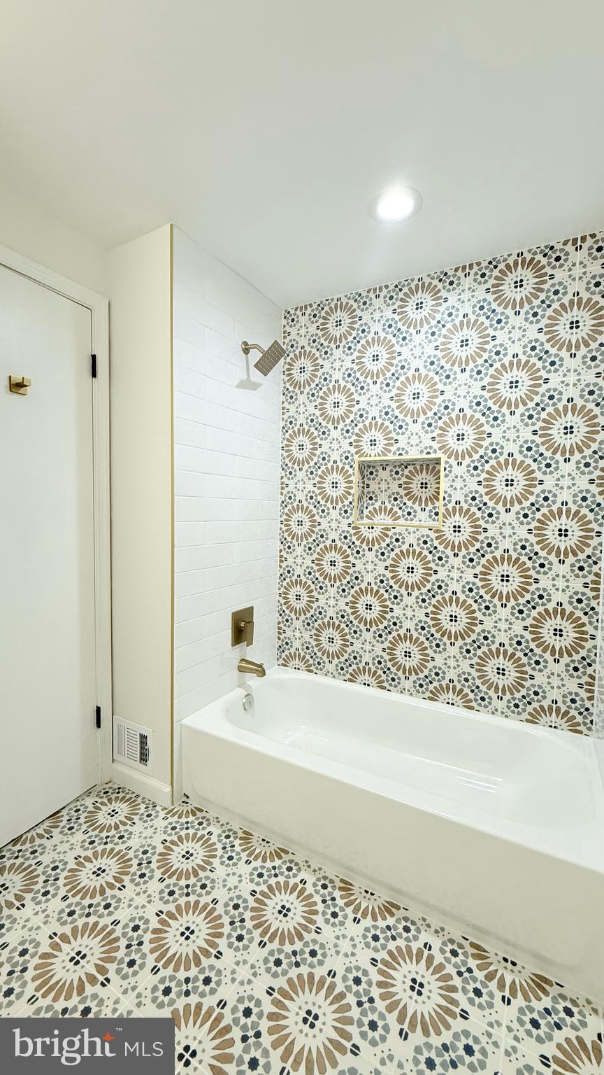 CASHELL MANOR - Residential Lease