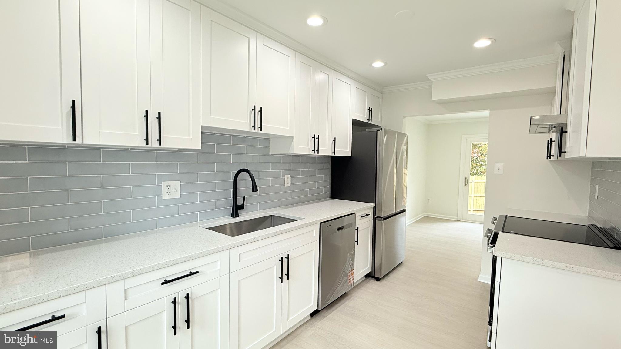 CASHELL MANOR - Residential Lease