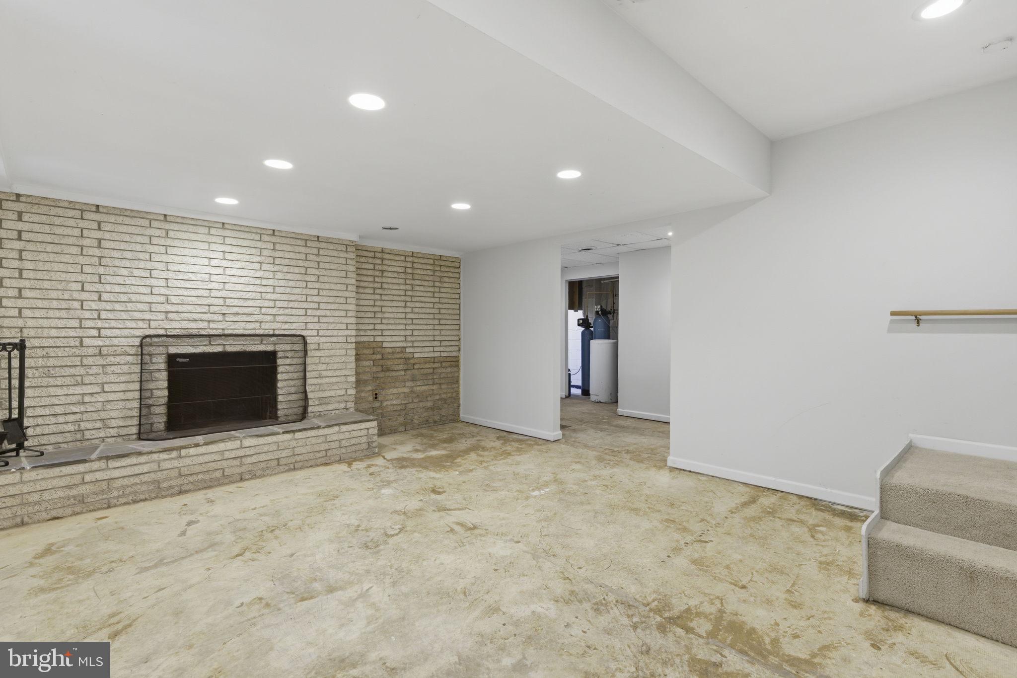 CLEAR ACRES - Residential