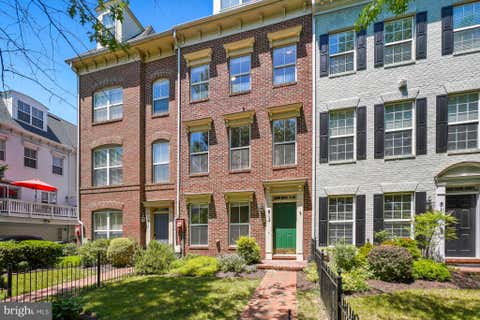 Photo of 815 G Street SW, WASHINGTON, DC 20024 (MLS # DCDC2266264)