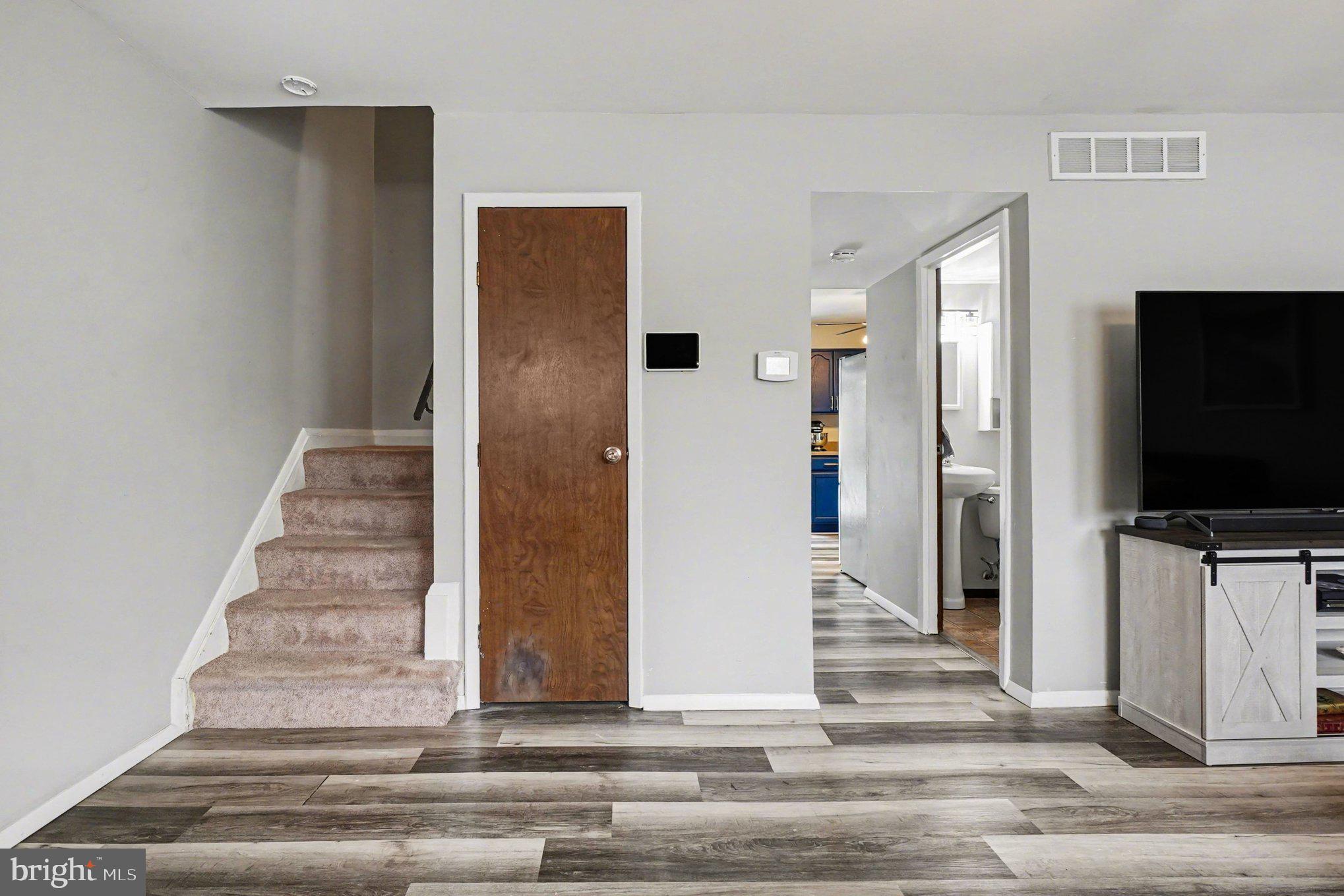 HARFORD SQUARE - Residential