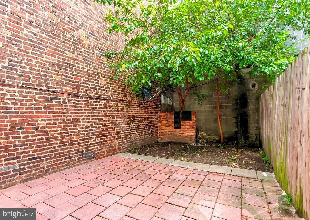 LITTLE ITALY - Residential