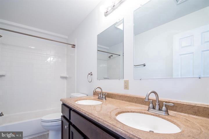 QUEEN VILLAGE - Residential Lease