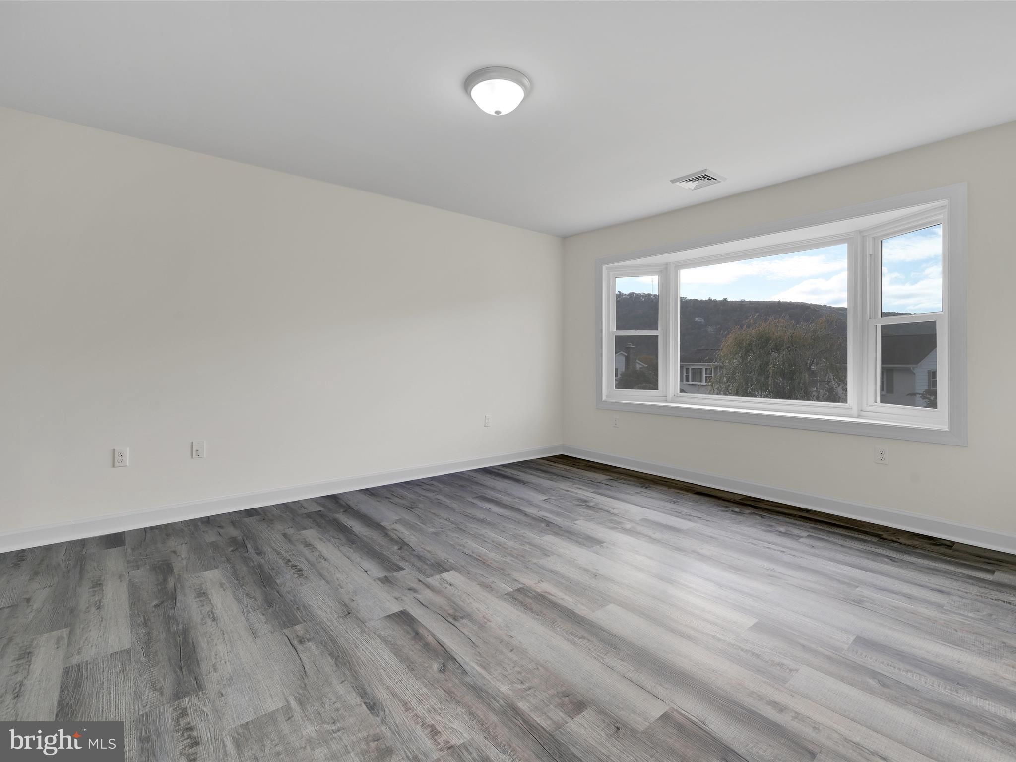 FOREST HILLS - Residential