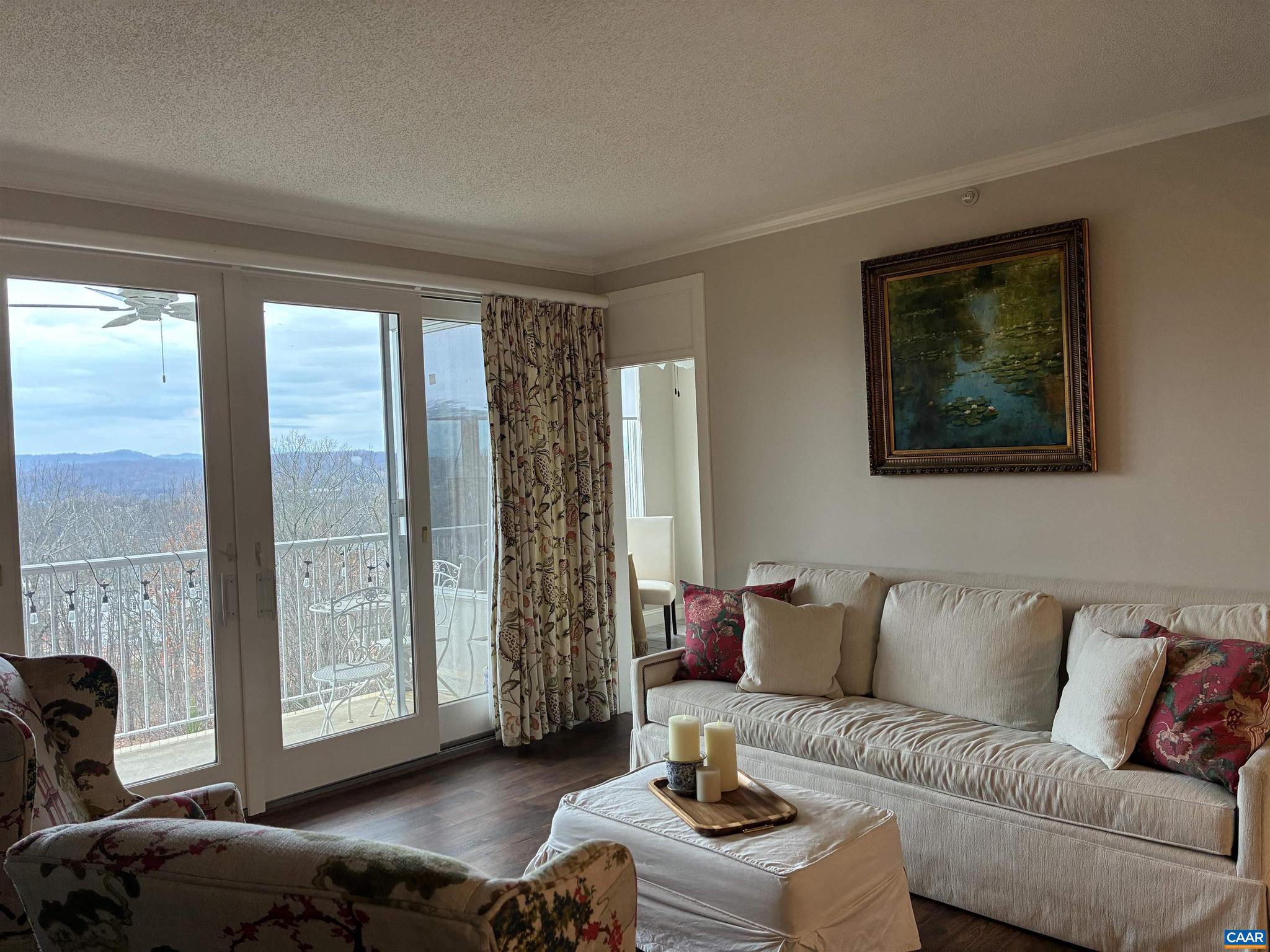 500 CRESTWOOD DR 2403