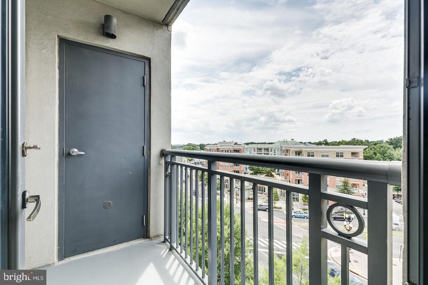 CLARENDON 1021 - Residential Lease