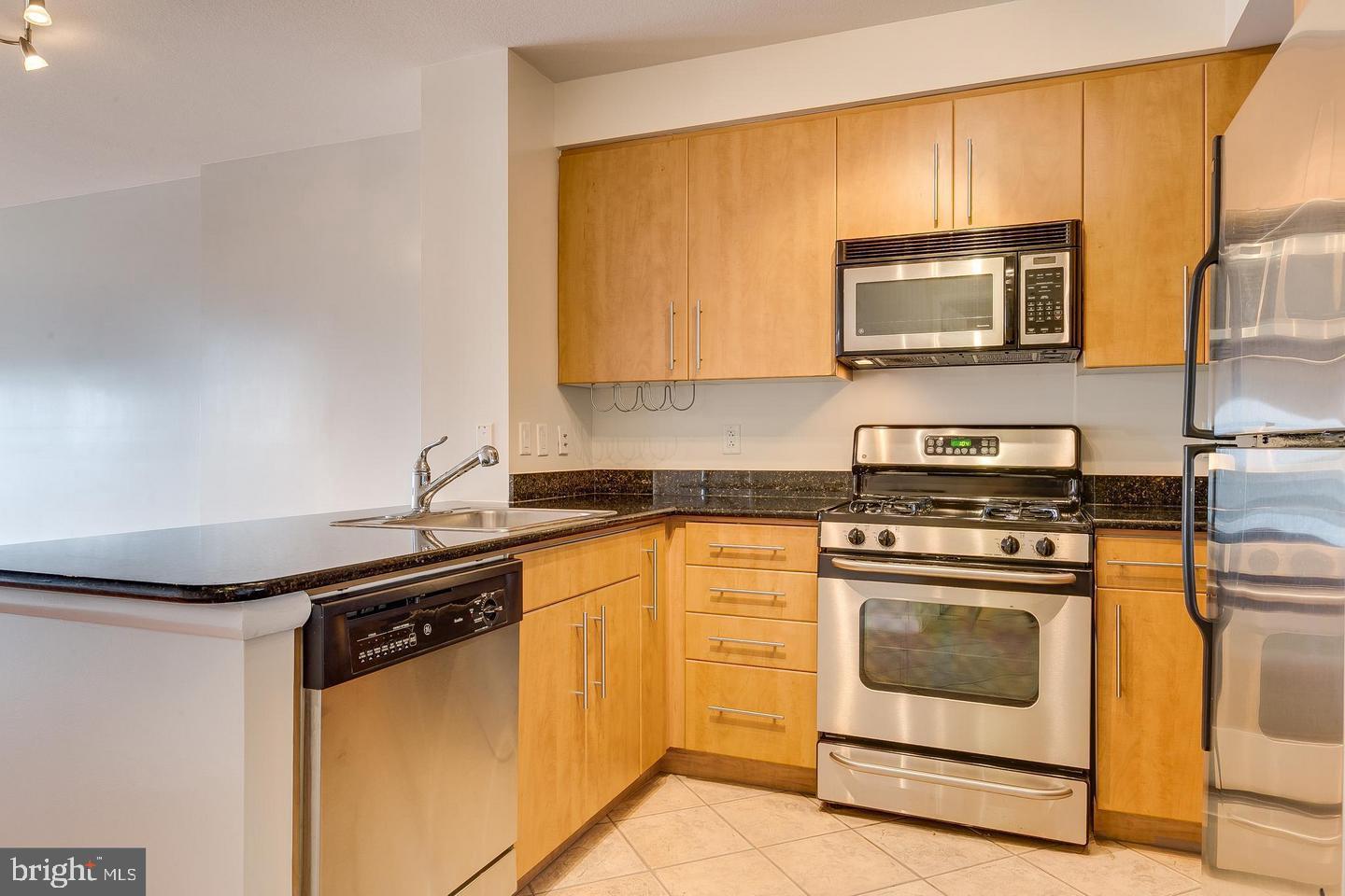 1021 N GARFIELD STREET 739