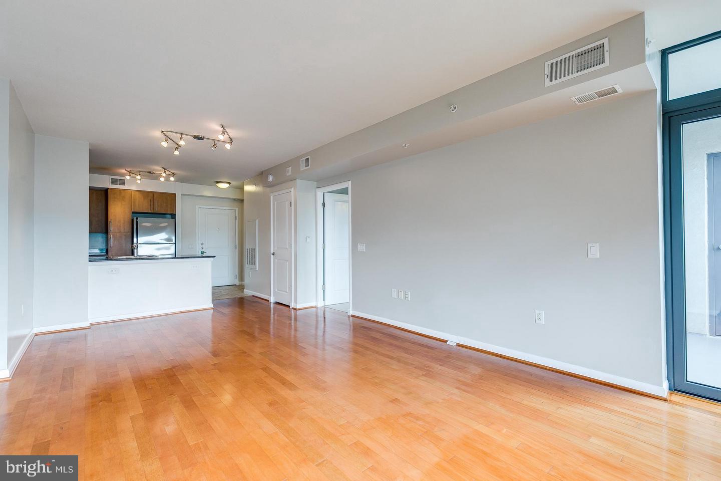 CLARENDON 1021 - Residential Lease