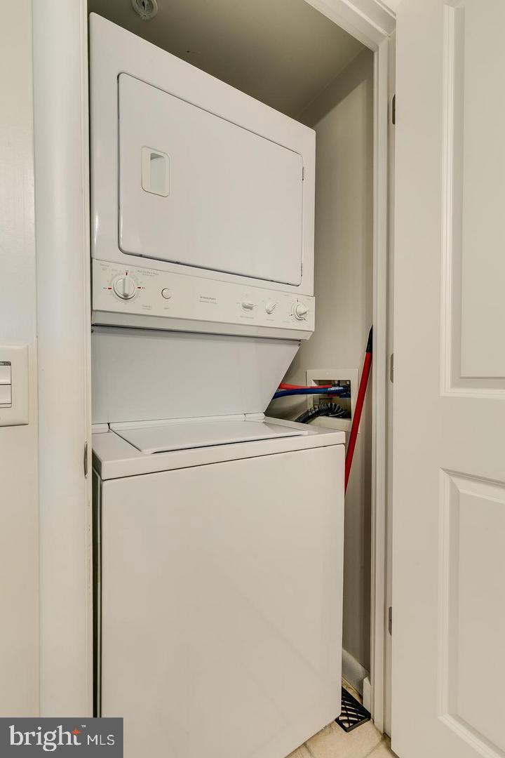 CLARENDON 1021 - Residential Lease