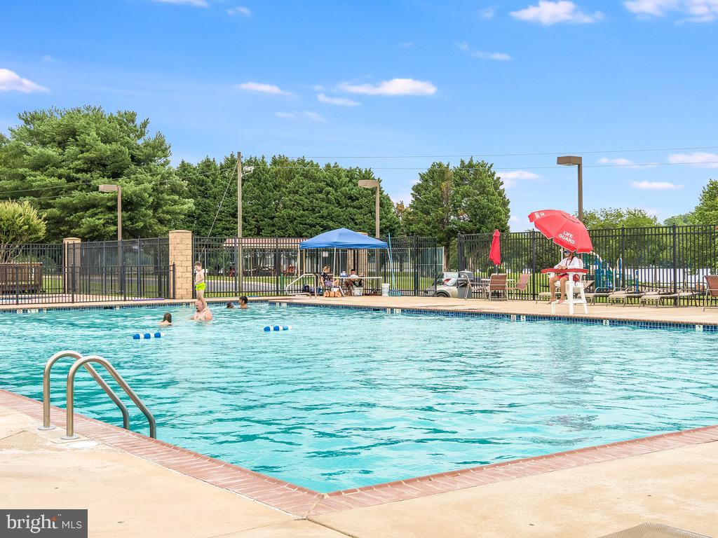 LAKE CAROLINE - Residential