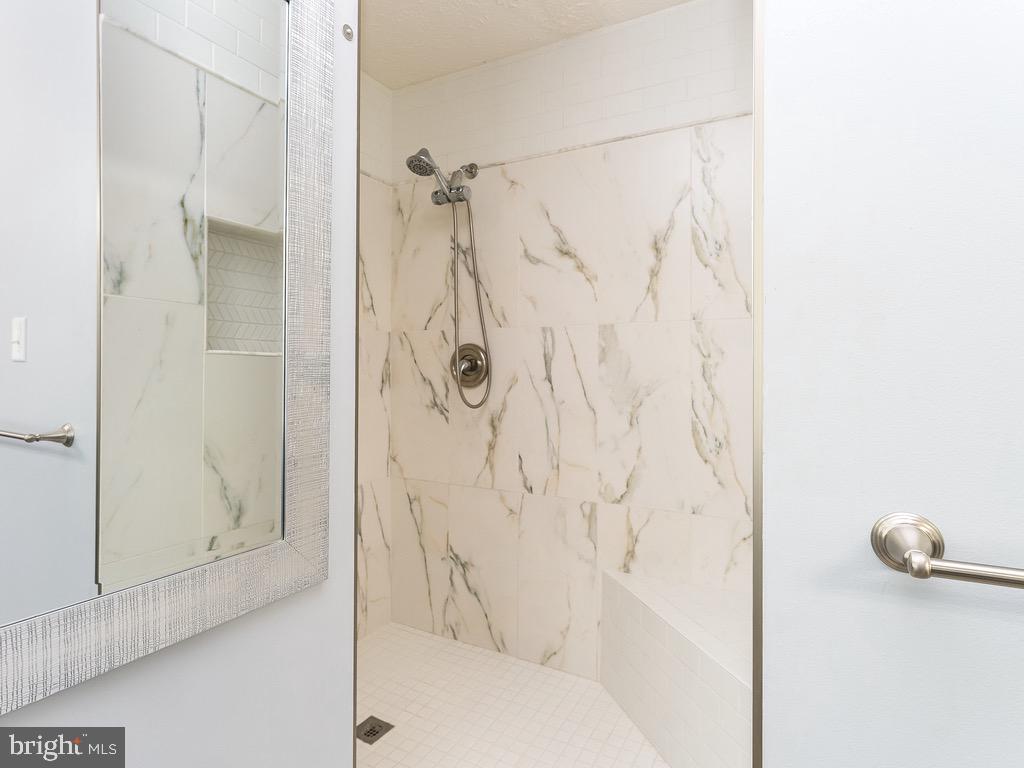 LAKE CAROLINE - Residential