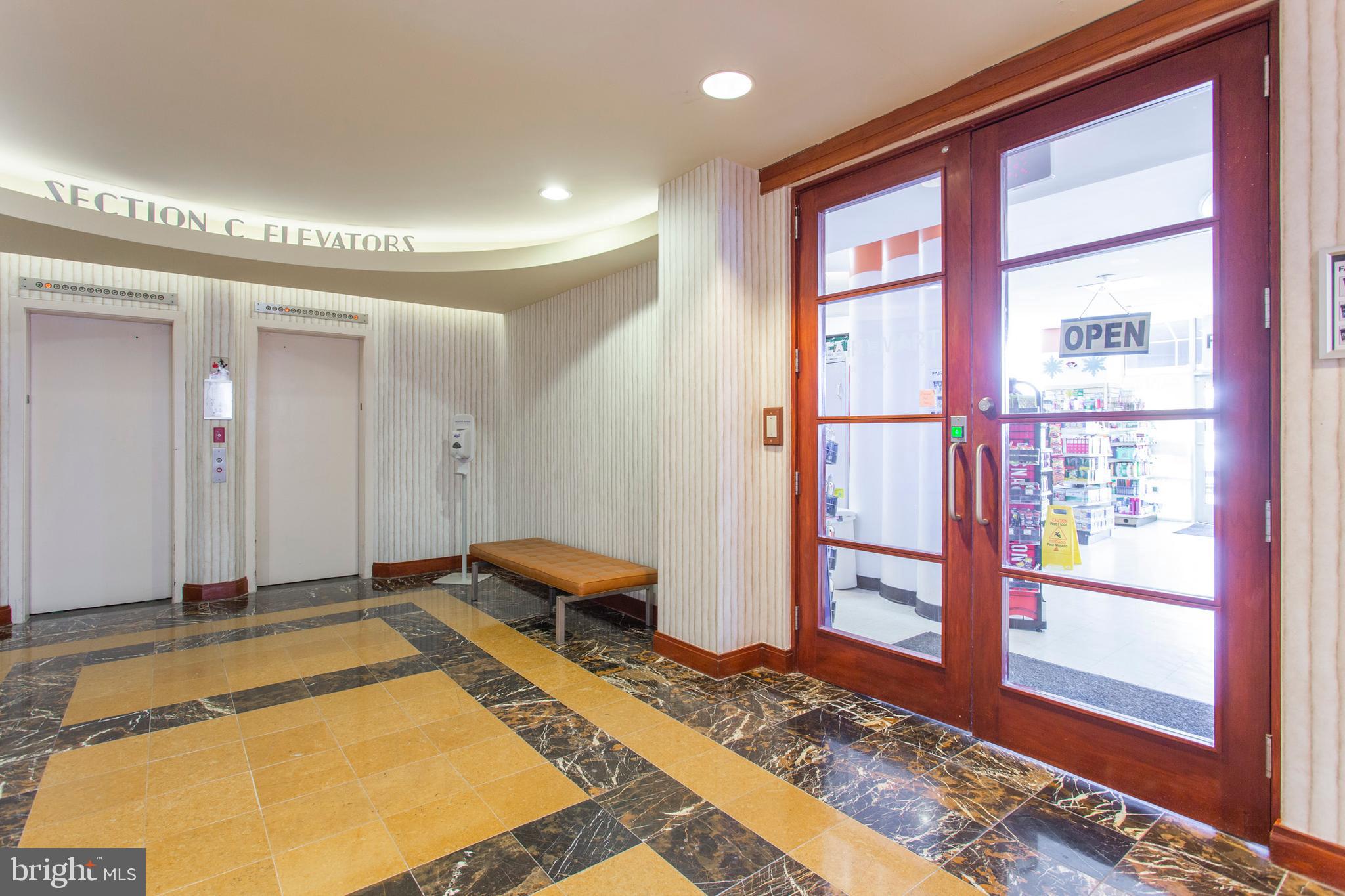 ART MUSEUM AREA - Residential Lease