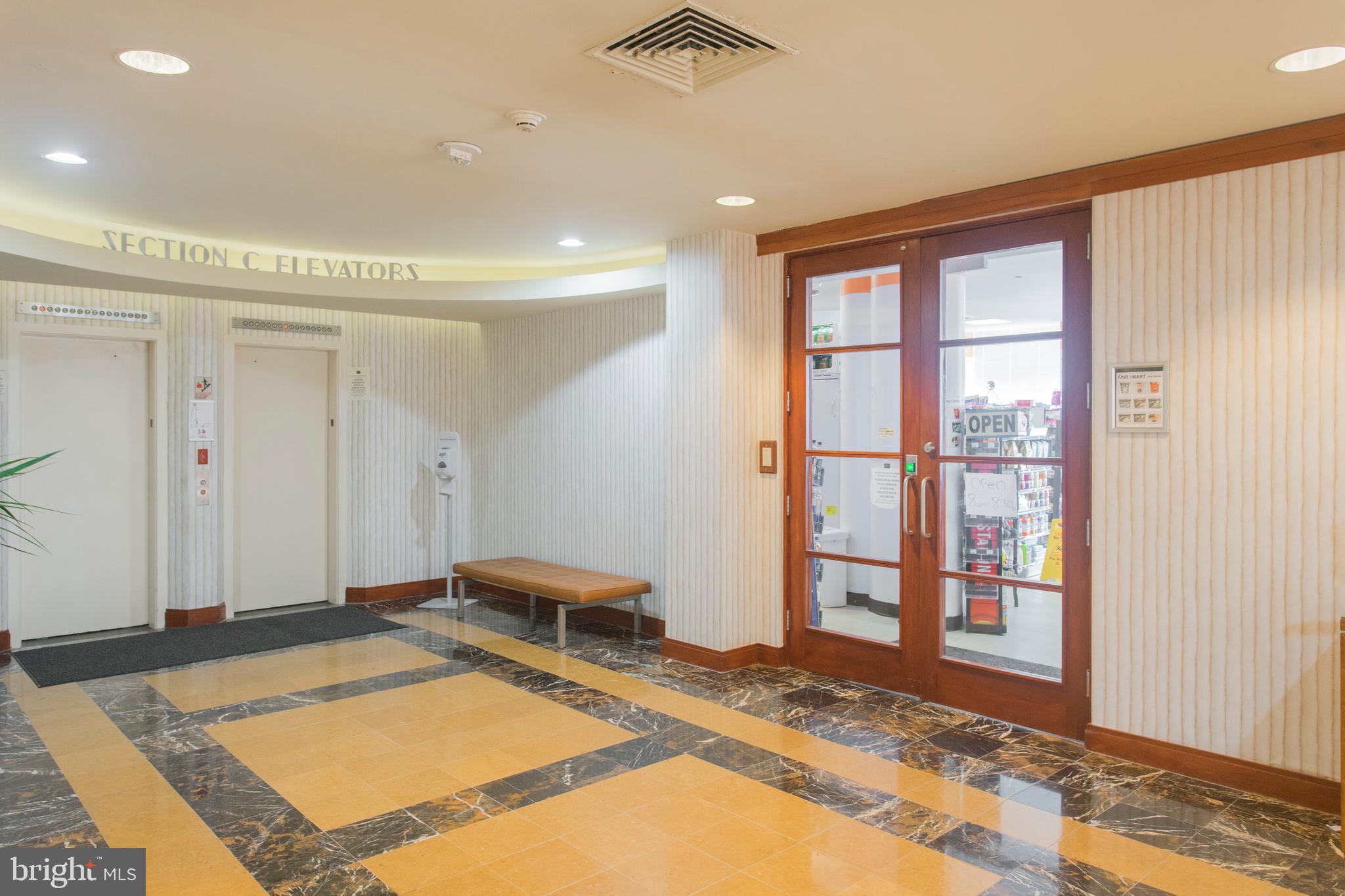 ART MUSEUM AREA - Residential Lease