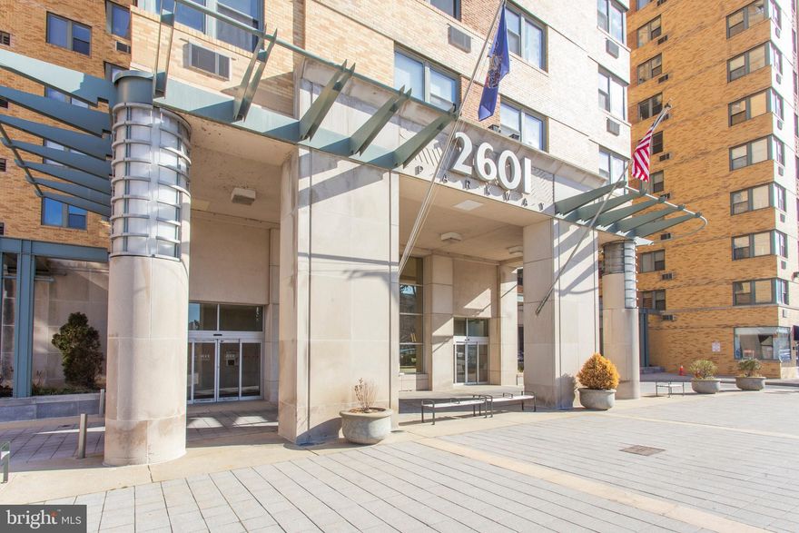 Welcome home to 2601 Parkway Condominiums. Many amenities such as a 24 hour concierge, a fitness center, plenty of common areas with a new green roof scheduled to be built on top of the parking garage, shuttle bus to Center City, and on site restaurant and shops. Washer & Dryer in Unit. An incredible location steps from the Art Museum, Fairmount Avenue, Kelly Drive & the Schuylkill River Trail, and Boathouse Row. Minutes from Center City and Rittenhouse Square. Rent includes water and gas cooking.