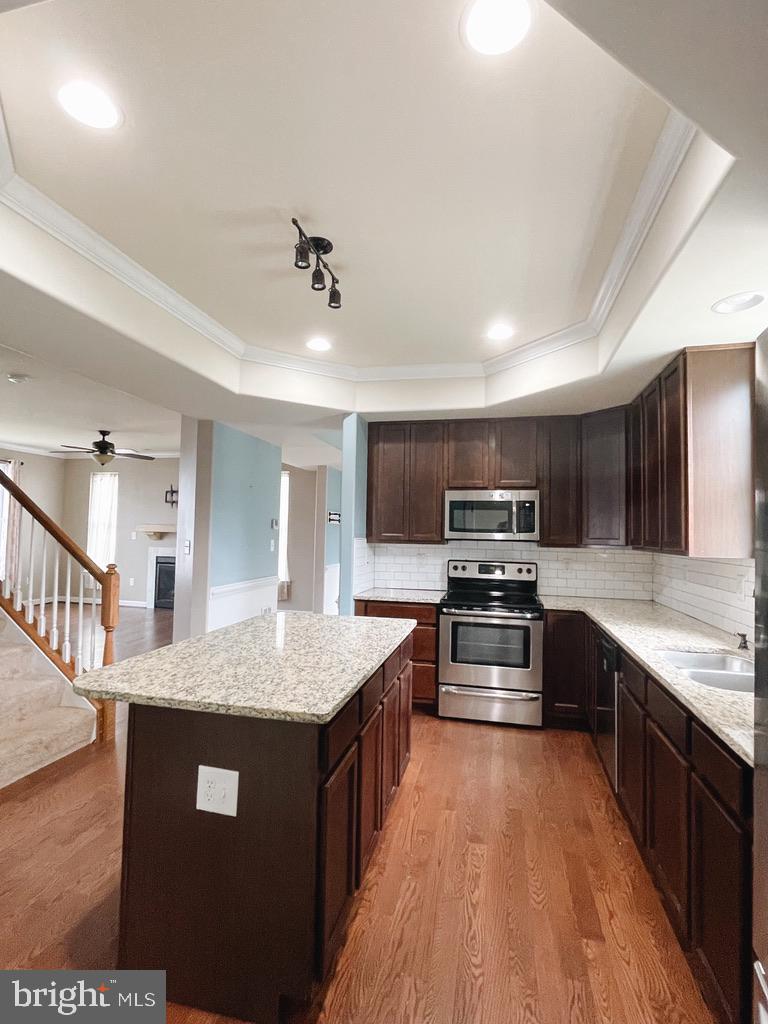 VIEW POINT PARK - Residential Lease