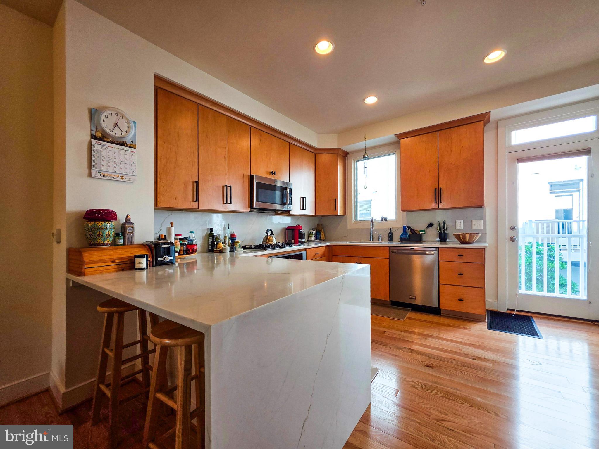 729 N ALFRED STREET