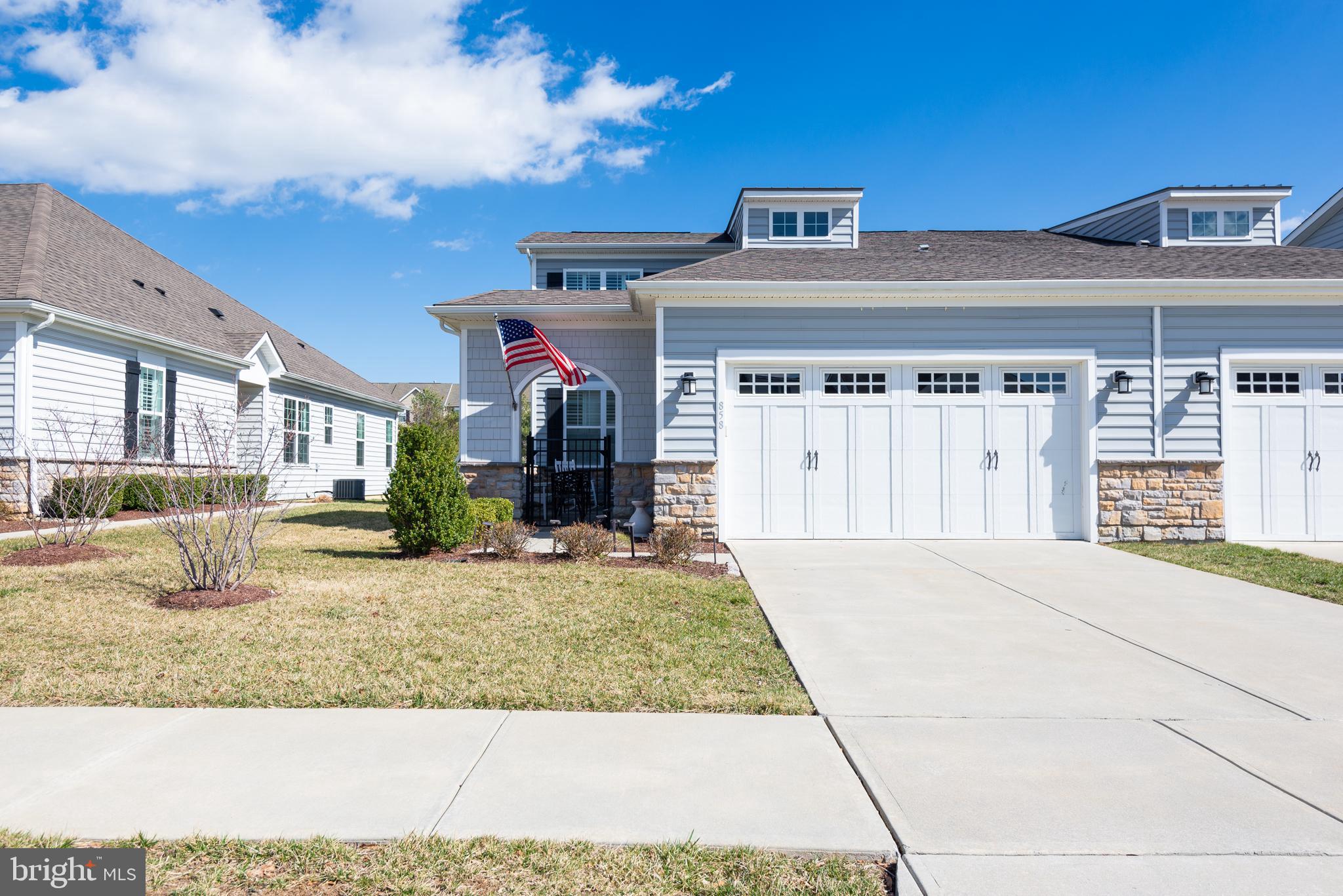 858 MOORINGS CIRCLE 11