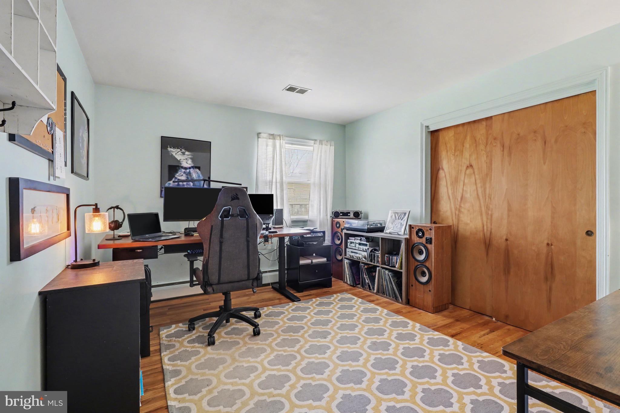 WILSHIRE HILLS - Residential