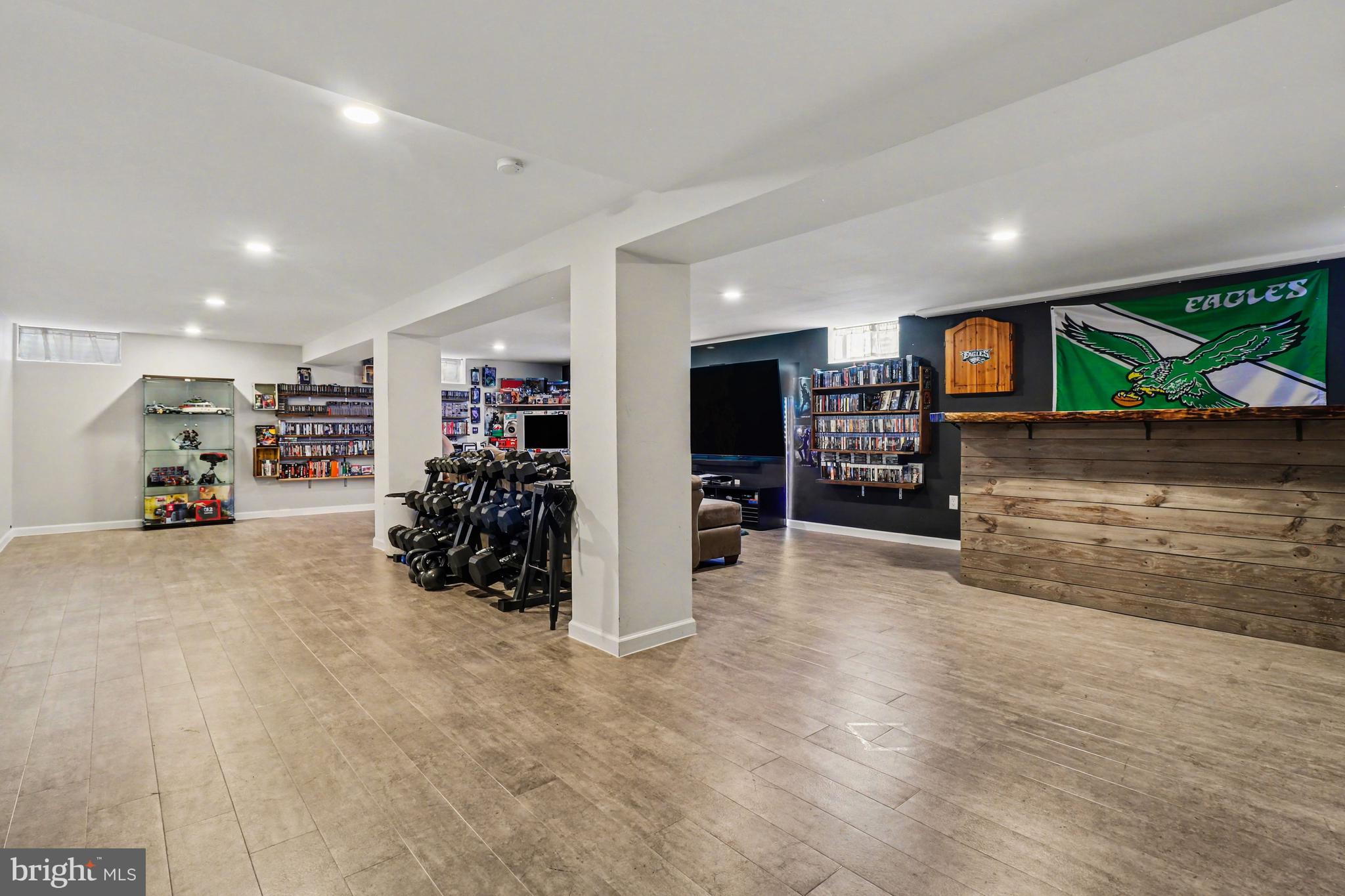 WILSHIRE HILLS - Residential