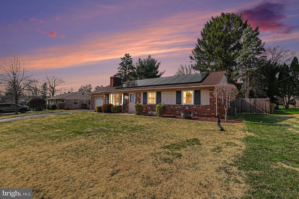 Photo of 2731 Sherwood Lane, LANCASTER, PA 17603 (MLS # PALA2085118)