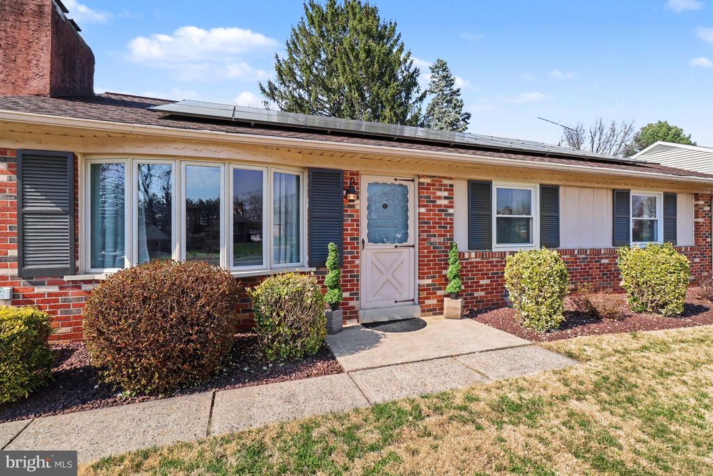 Photo of 2731 Sherwood Lane, LANCASTER, PA 17603 (MLS # PALA2085118)