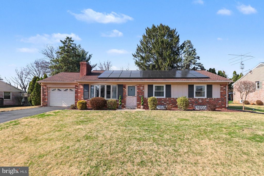 Photo of 2731 Sherwood Lane, LANCASTER, PA 17603 (MLS # PALA2085118)