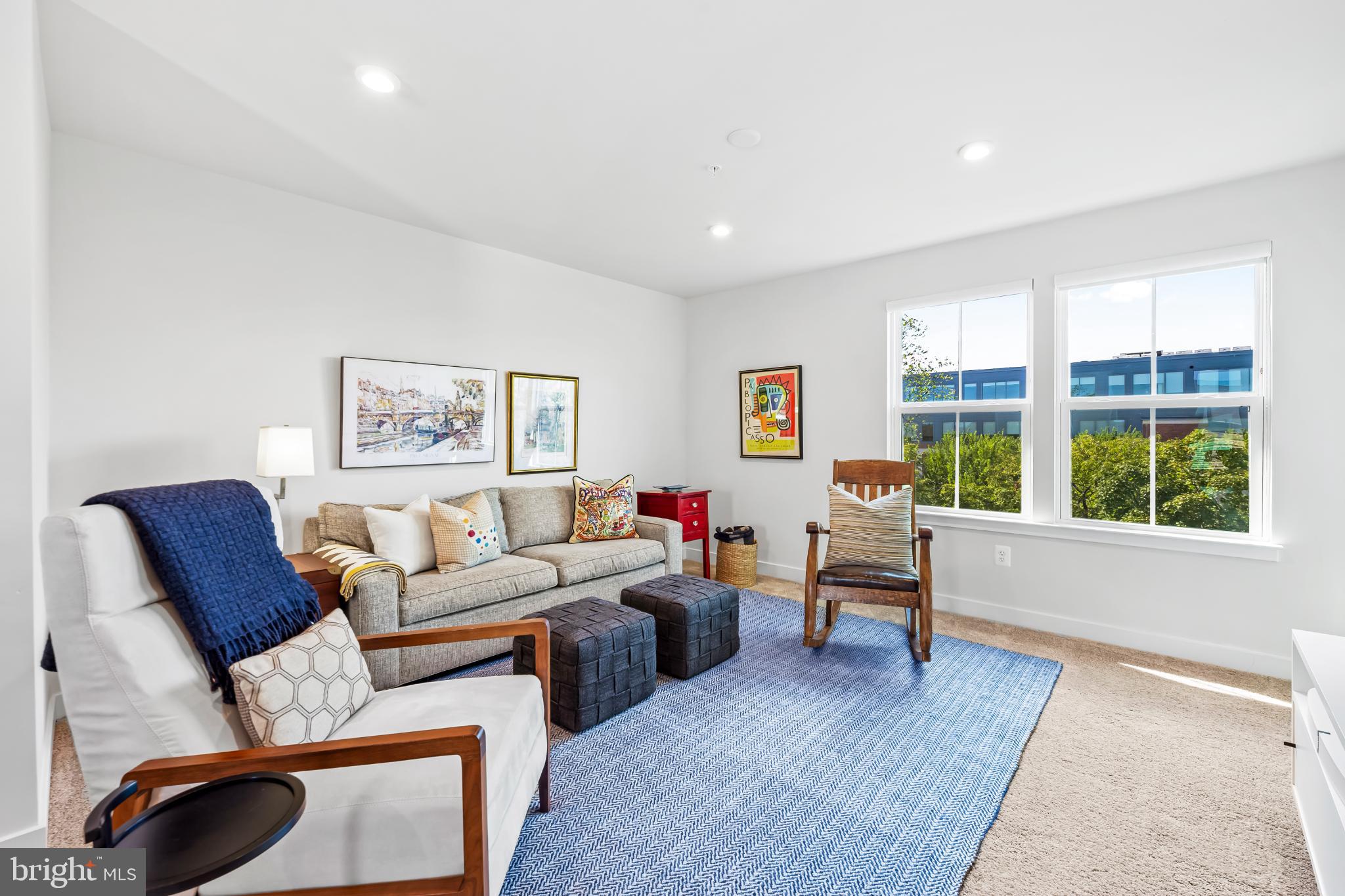 LOCUST POINT - Residential
