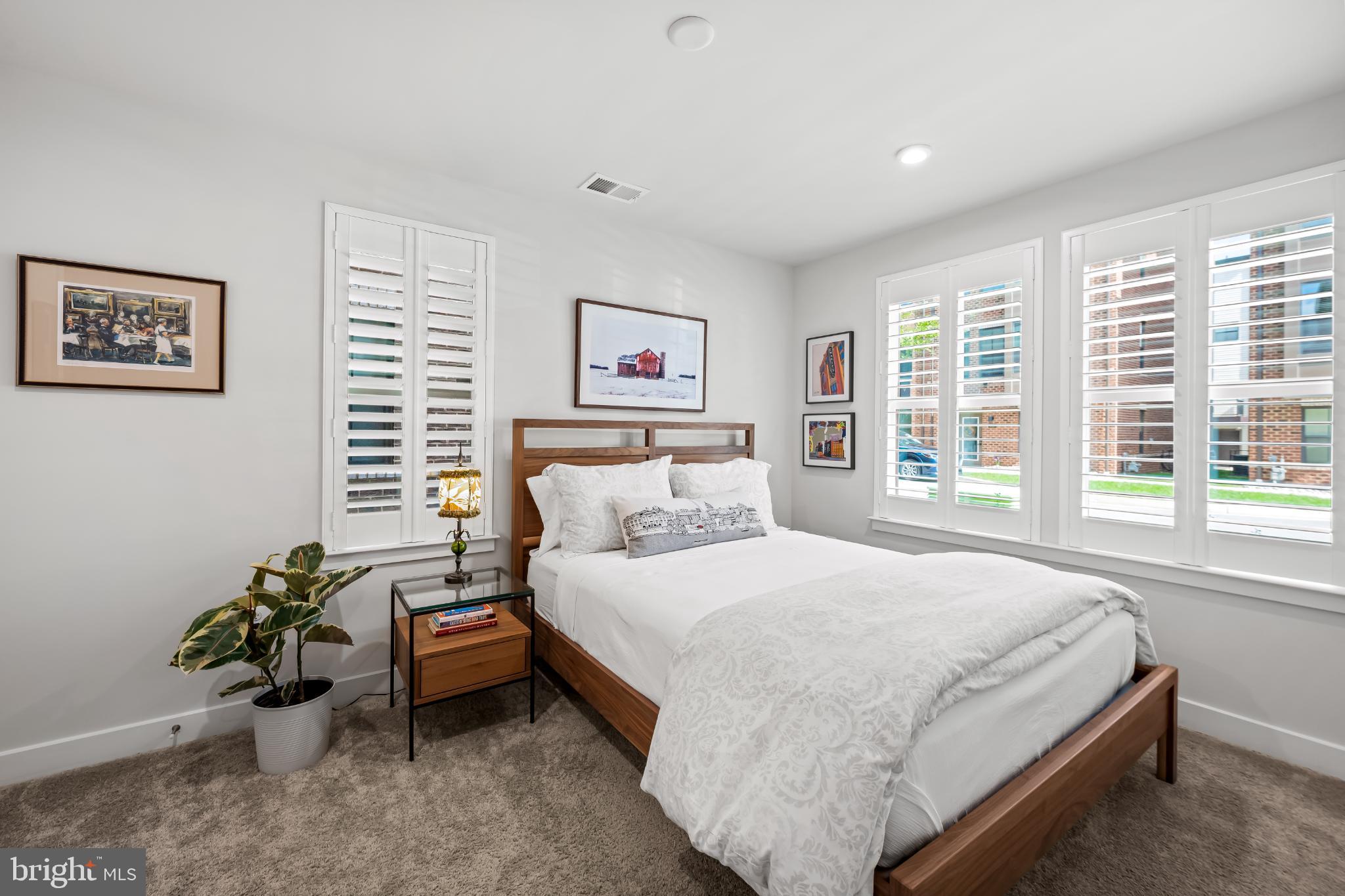 LOCUST POINT - Residential