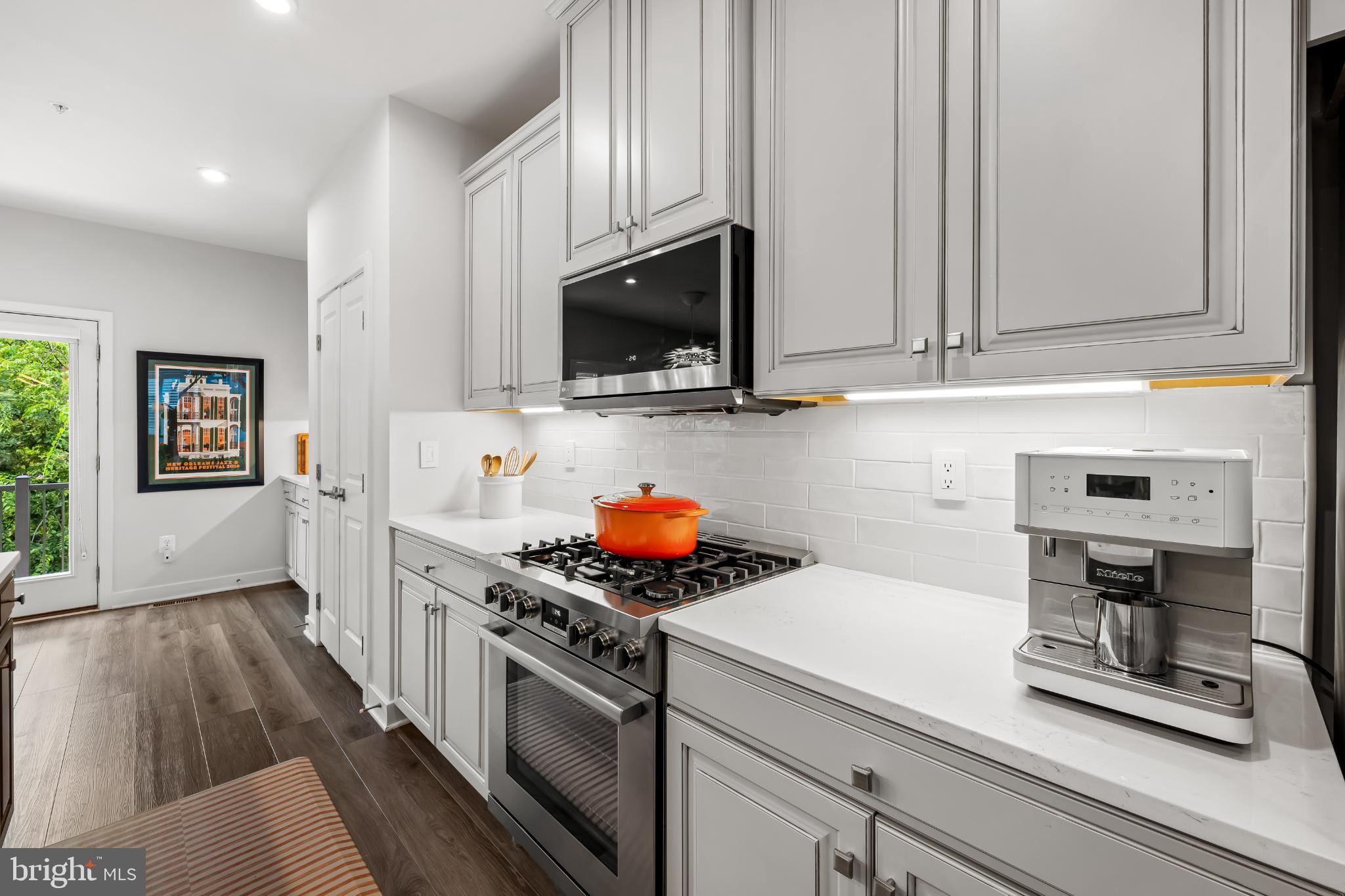 LOCUST POINT - Residential