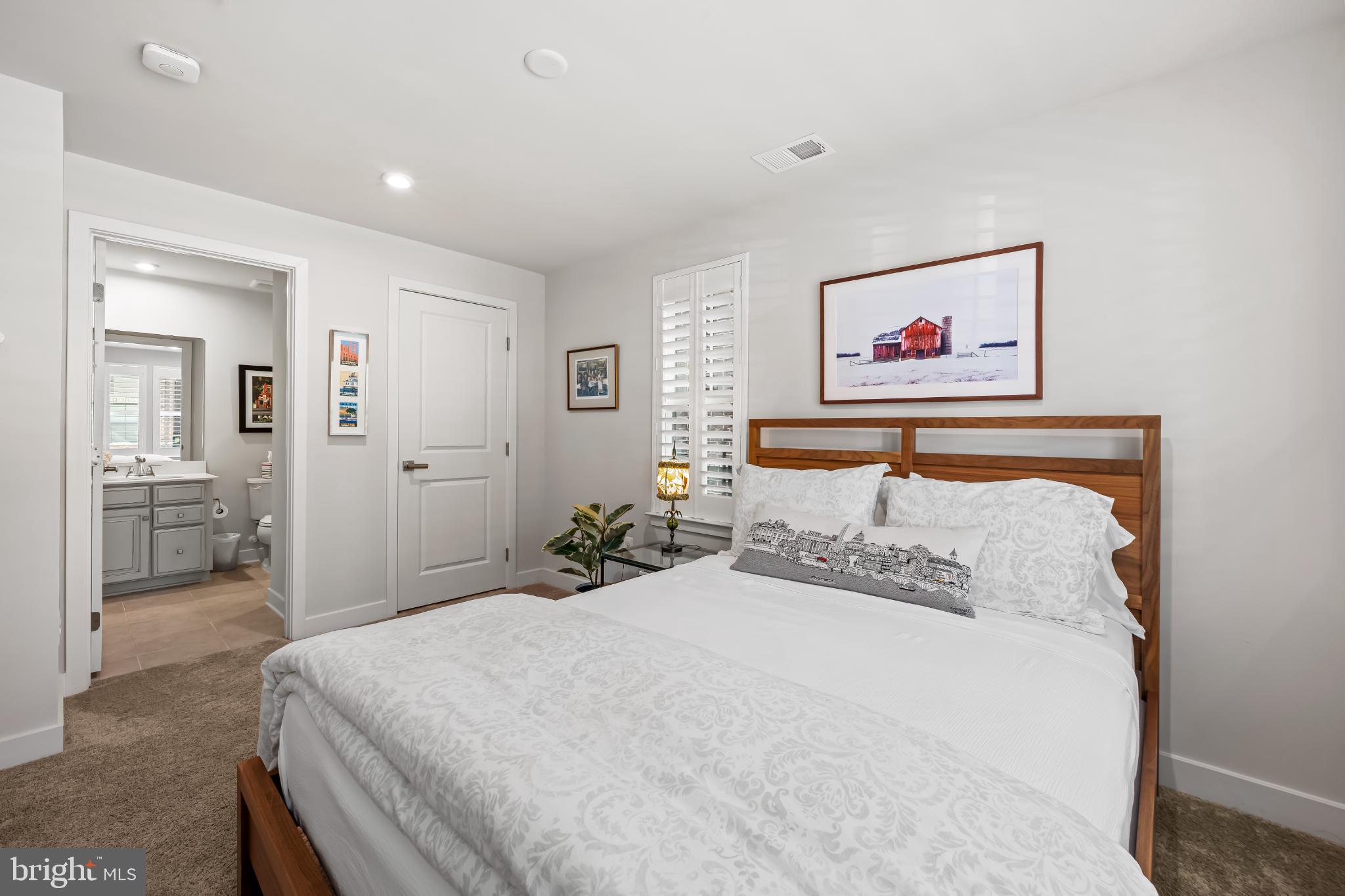 LOCUST POINT - Residential